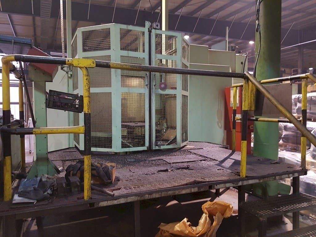 Widok z przodu maszyny HELLER BEA3