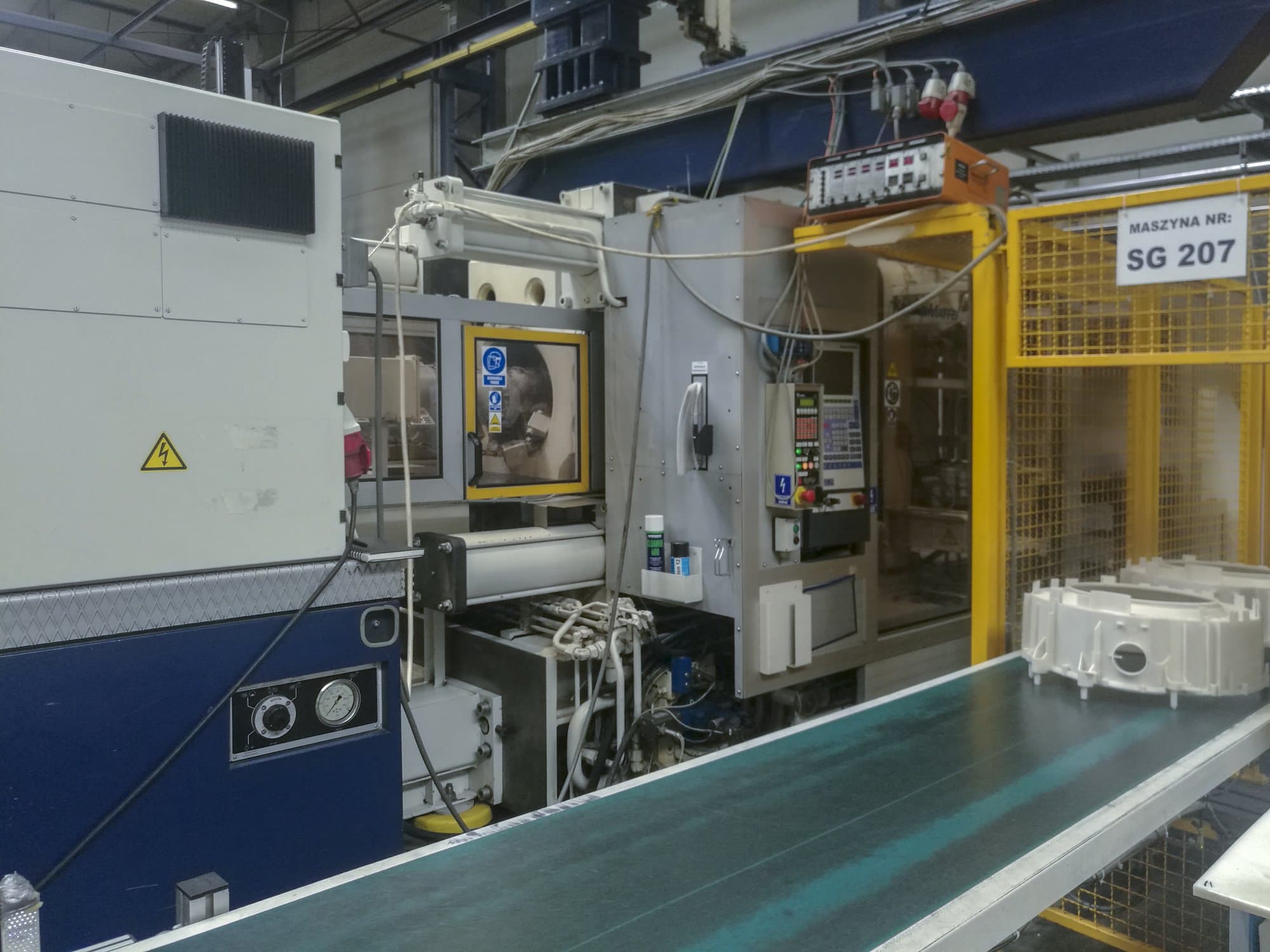 Widok z lewej 1 maszyny Krauss Maffei 800-8000 MC