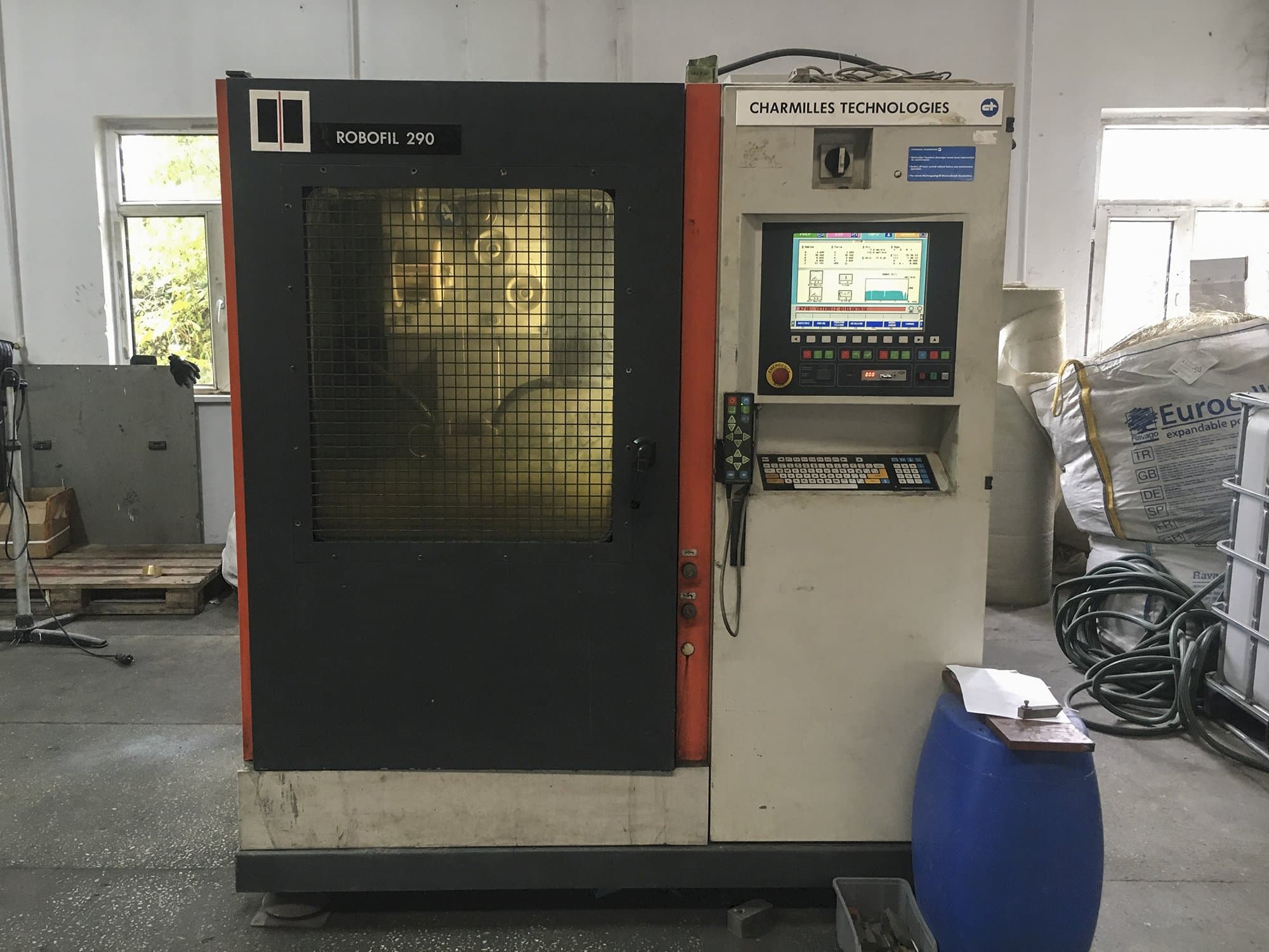 Widok z przodu maszyny CHARMILLES ROBOFIL 290