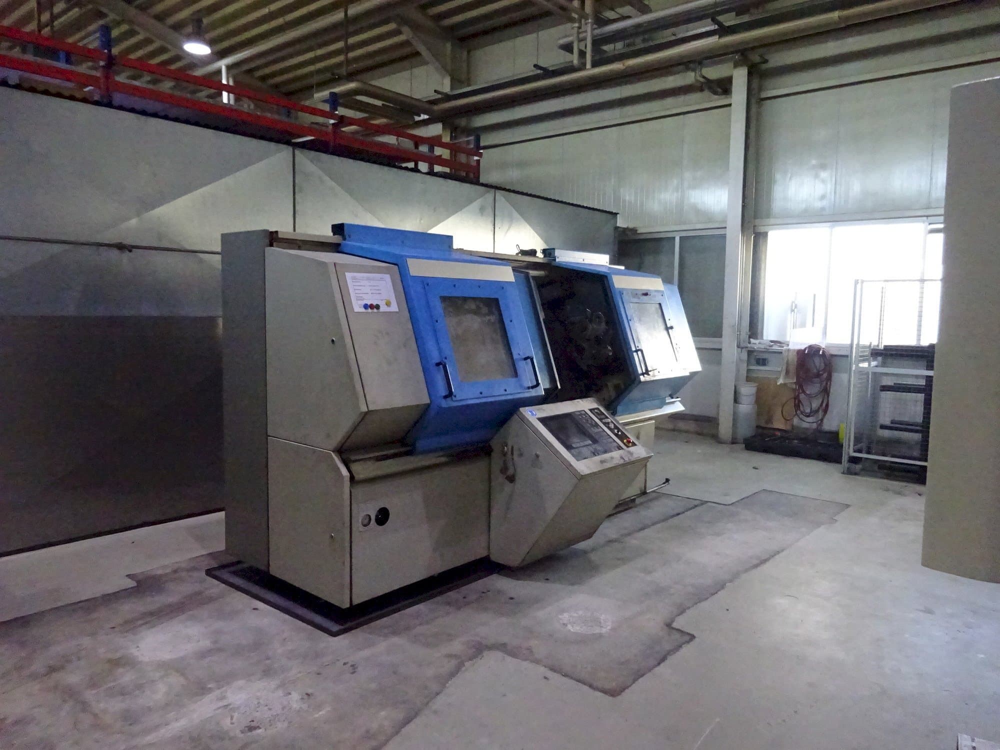 Widok z przodu maszyny BOEHRINGER VDF 180 C