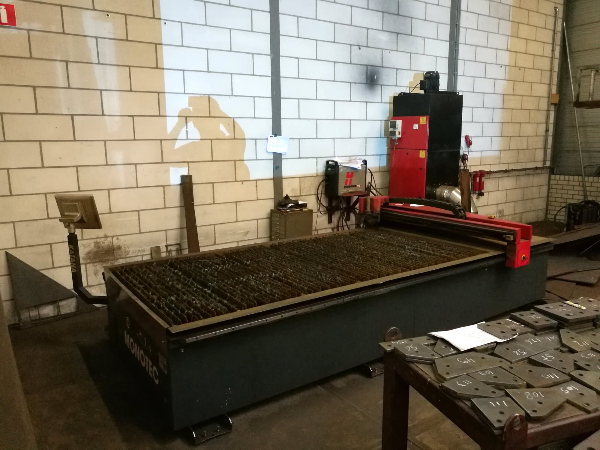 Widok z lewej maszyny KOIKE MONOTEC