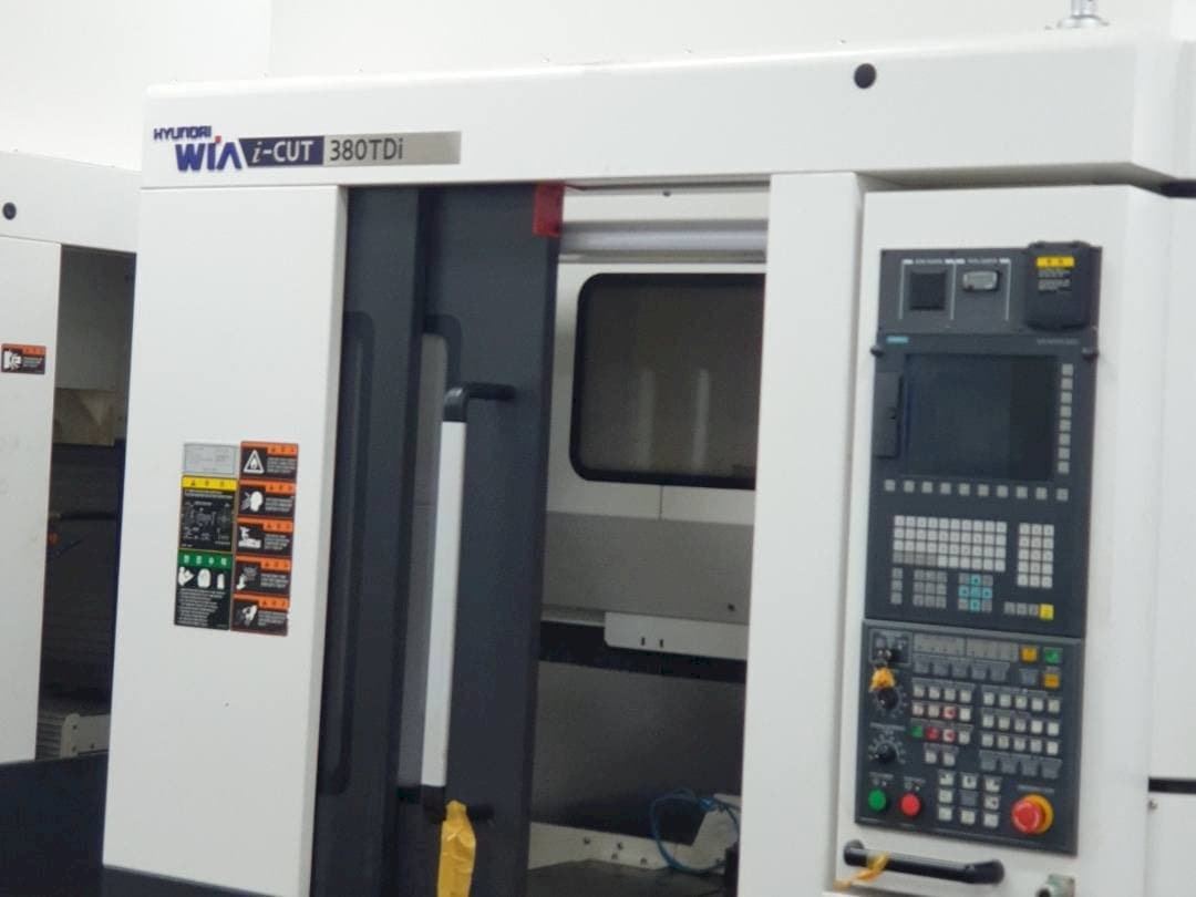 Widok z przodu maszyny Hyundai Wia i-CUT380TDi