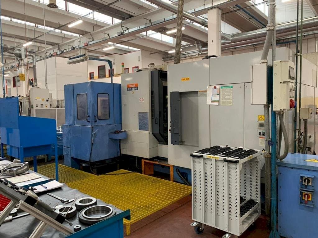Widok z przodu maszyny Mazak FH-4800