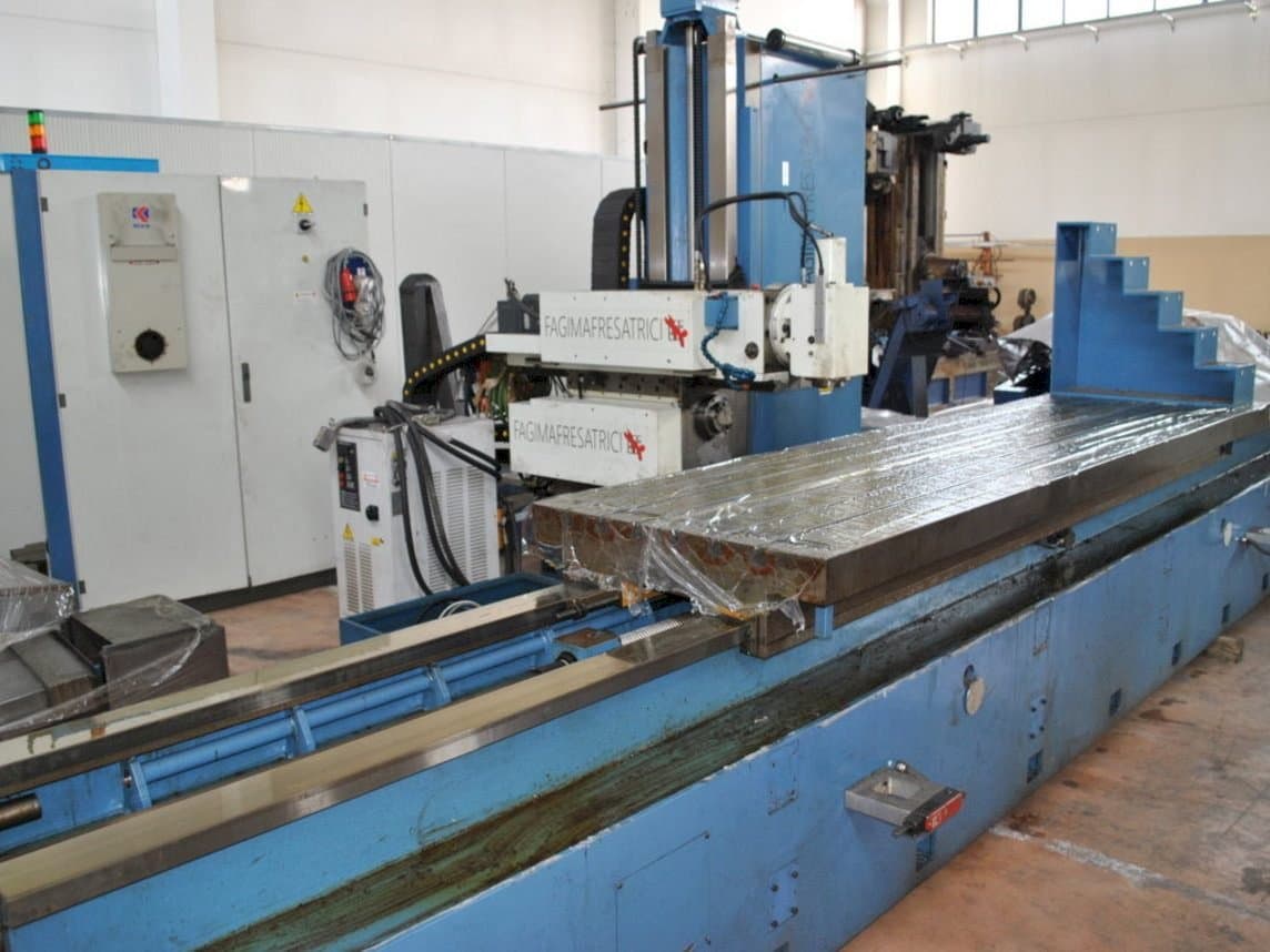 Widok z przodu maszyny Fagima  MMO 300