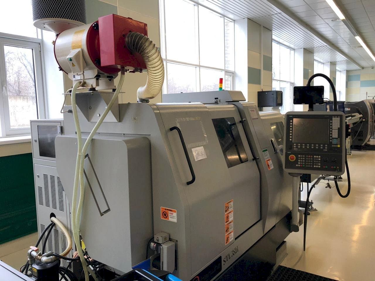 Widok z przodu maszyny Hanwha STL 38H