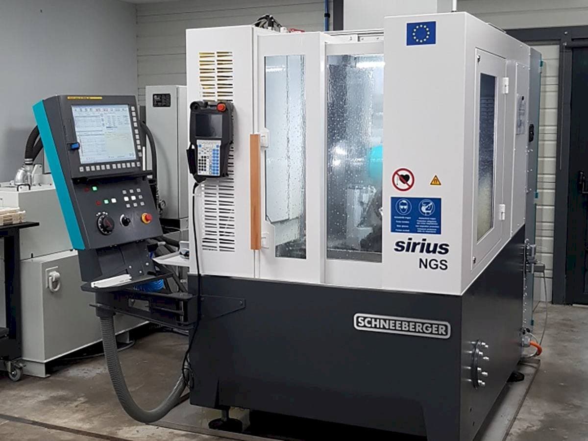 Widok z przodu maszyny Schneeberger SIRIUS NGS