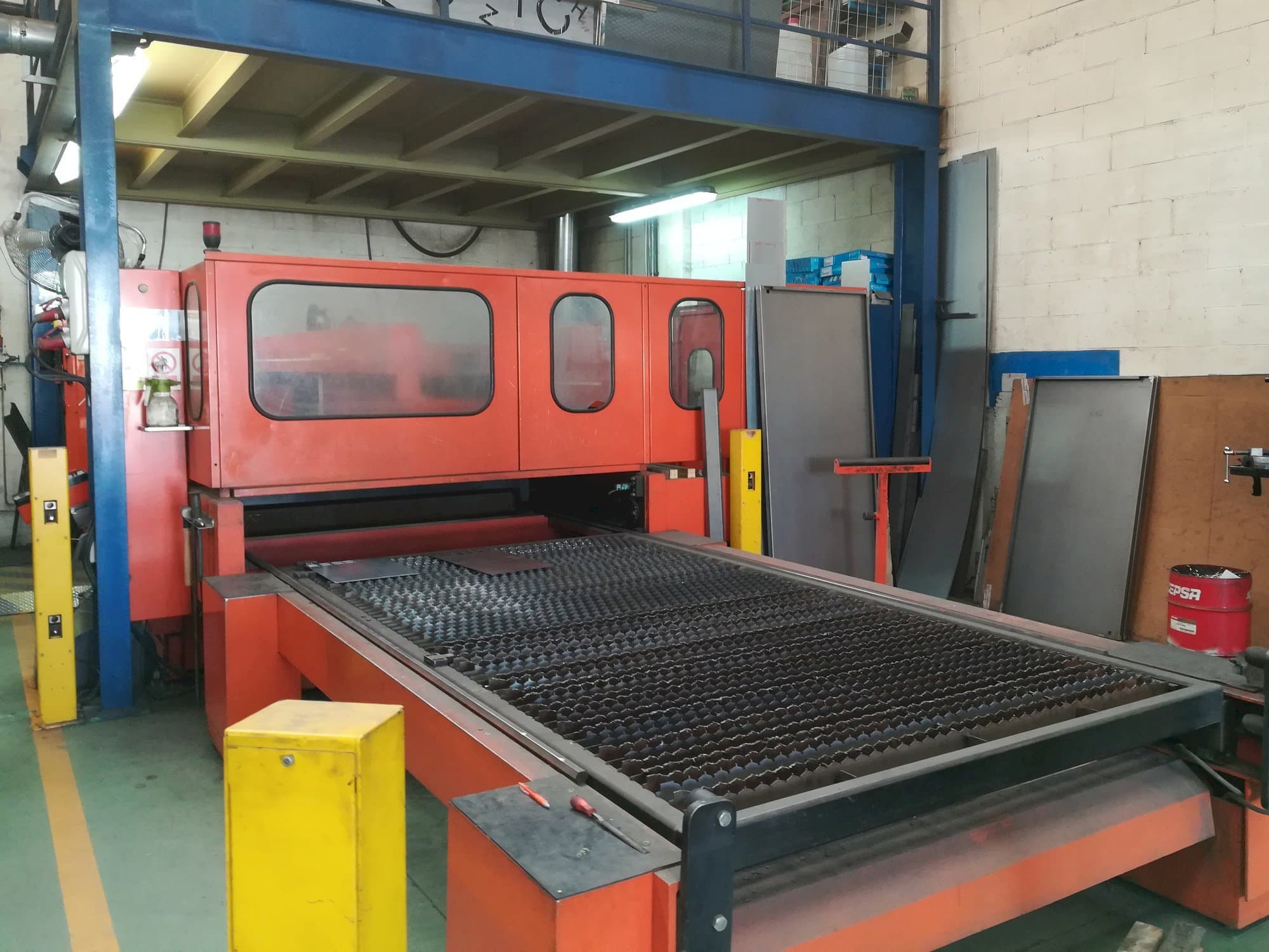 Widok z przodu maszyny Bystronic Bystar 3015