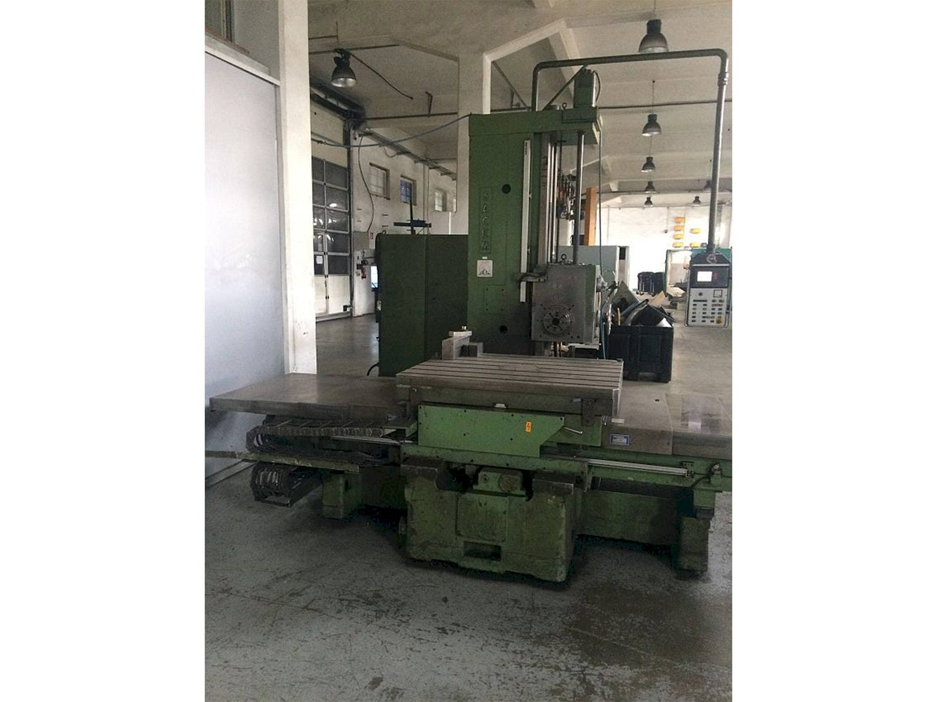 Widok z przodu maszyny Sacem									 MST-XC/110 A/C