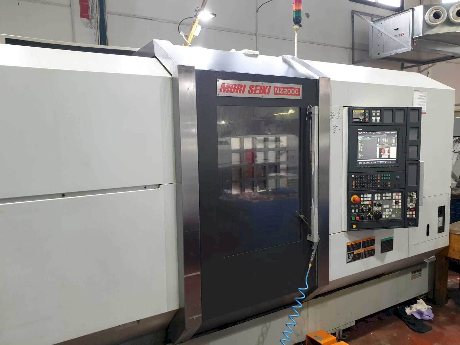 Widok z przodu maszyny MORI SEIKI NZ2000 T3Y3