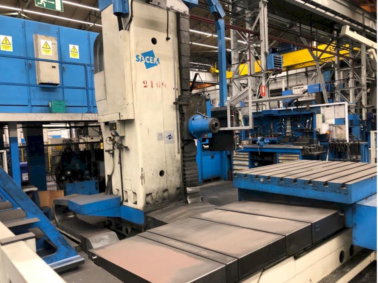 Widok z przodu maszyny Sacem									 MSMG - XC/110-C/N