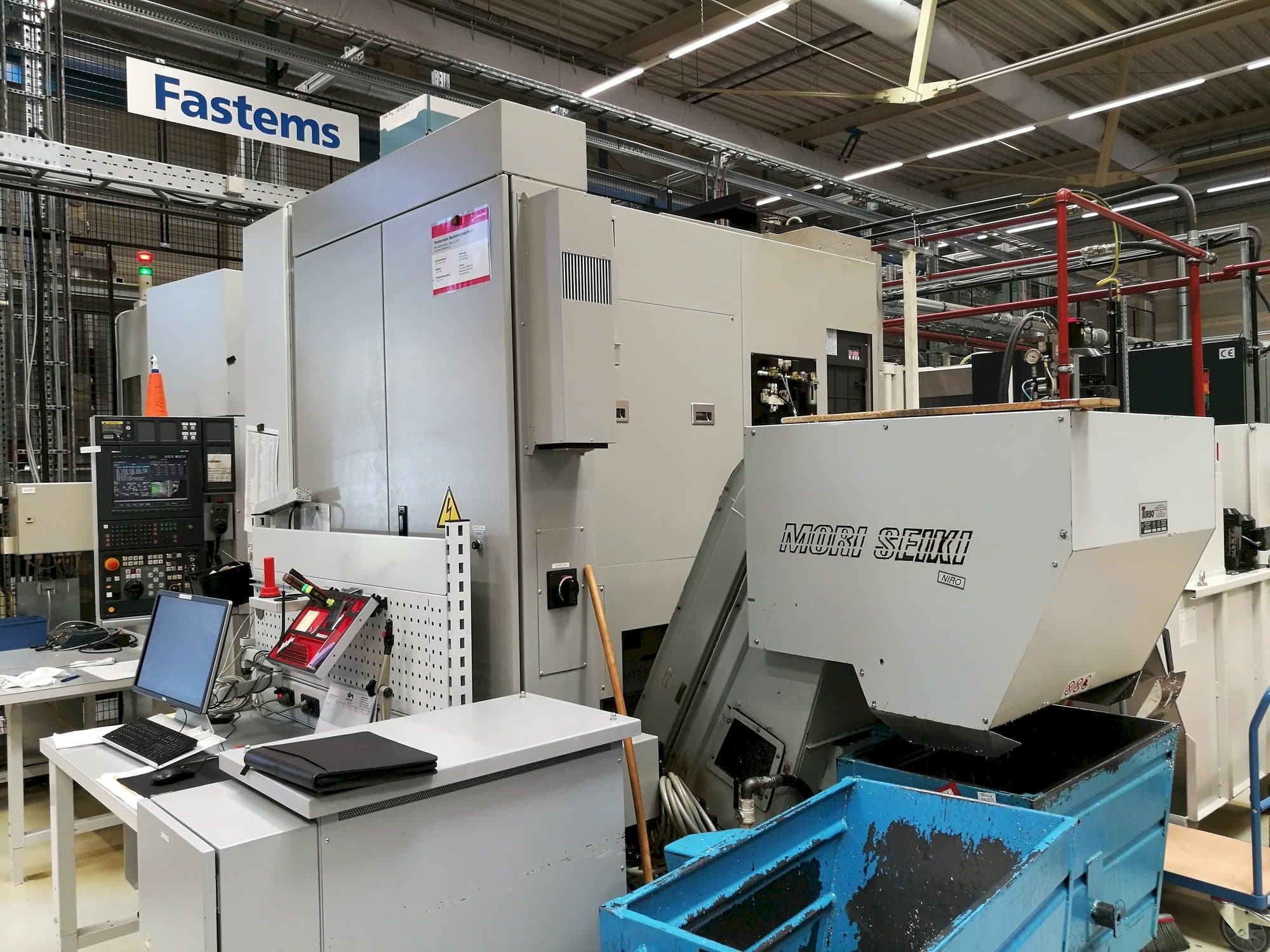 Widok z przodu maszyny MORI SEIKI NH 5000