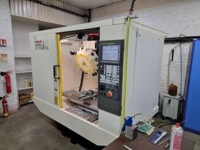 Widok prawej strony maszyny FANUC ROBODRILL α-T14iFib