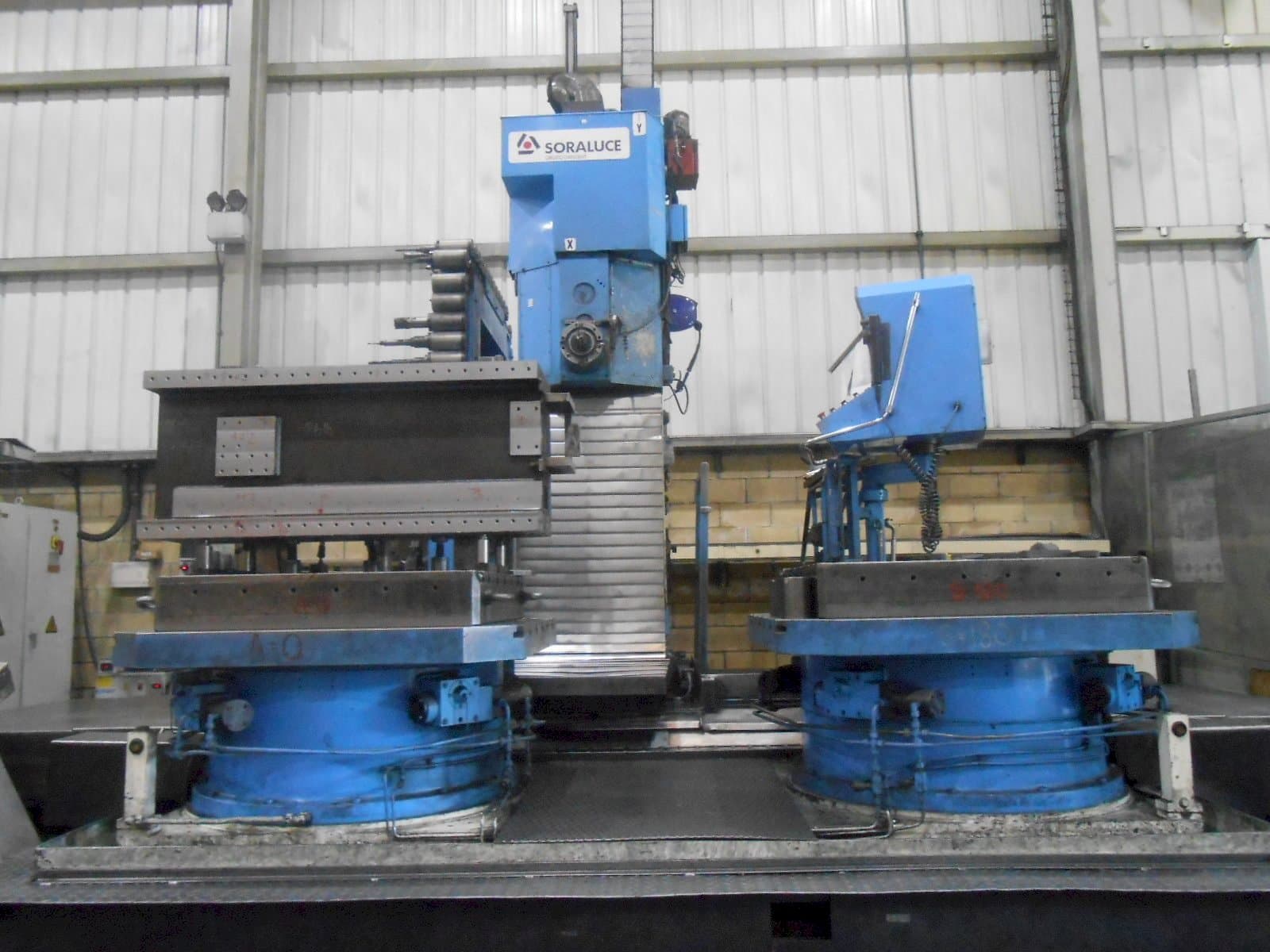 Widok z przodu maszyny Soraluce CMH-100