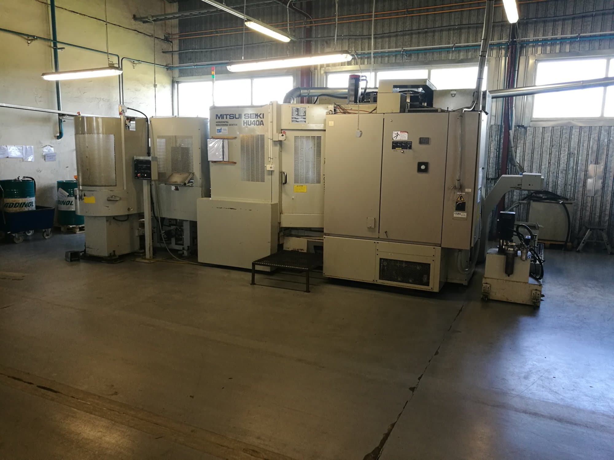 Widok z przodu 1 maszyny Mitsui Seiki HU40A