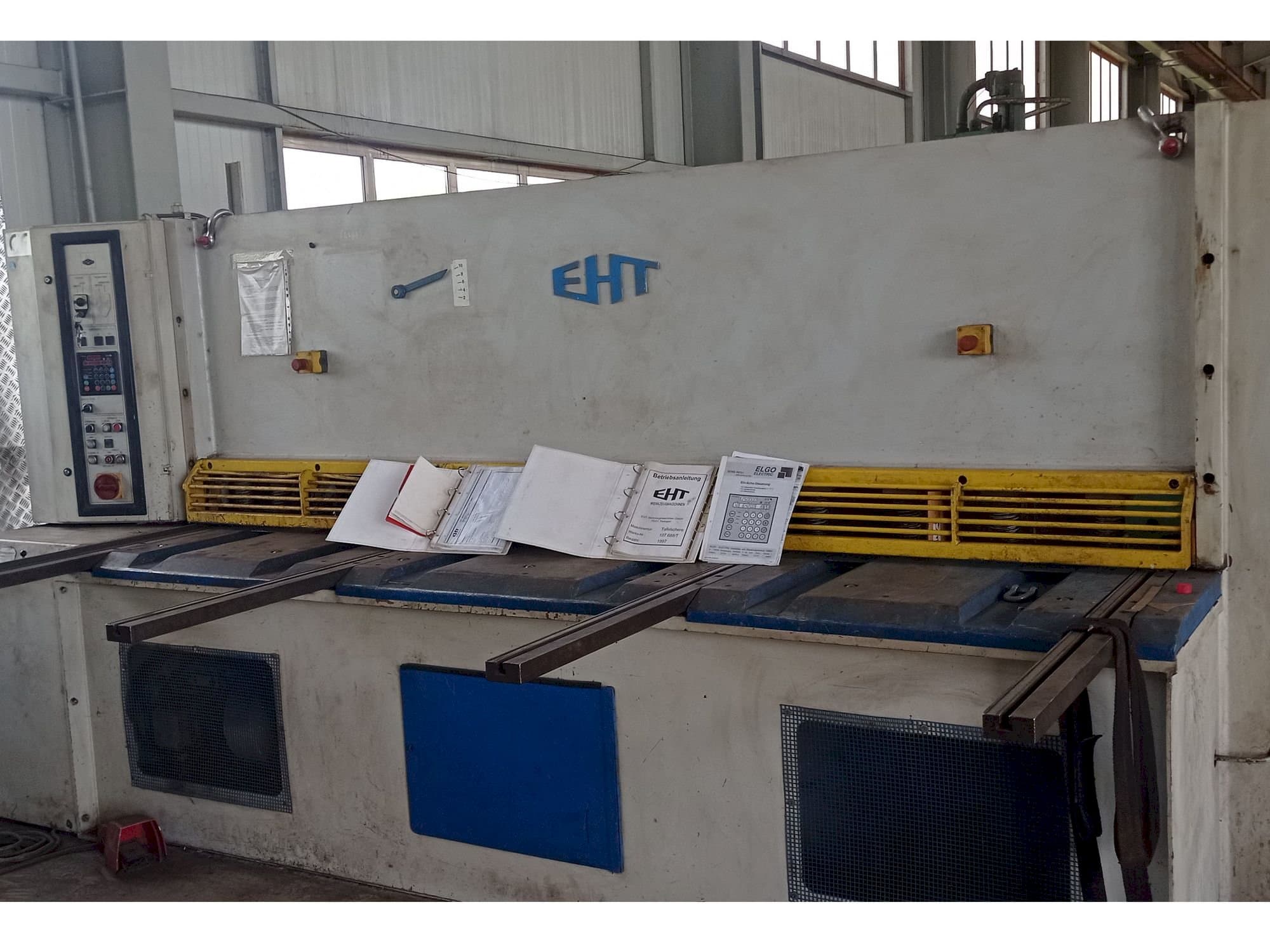 Widok z przodu maszyny EHT Ecocut 10-31