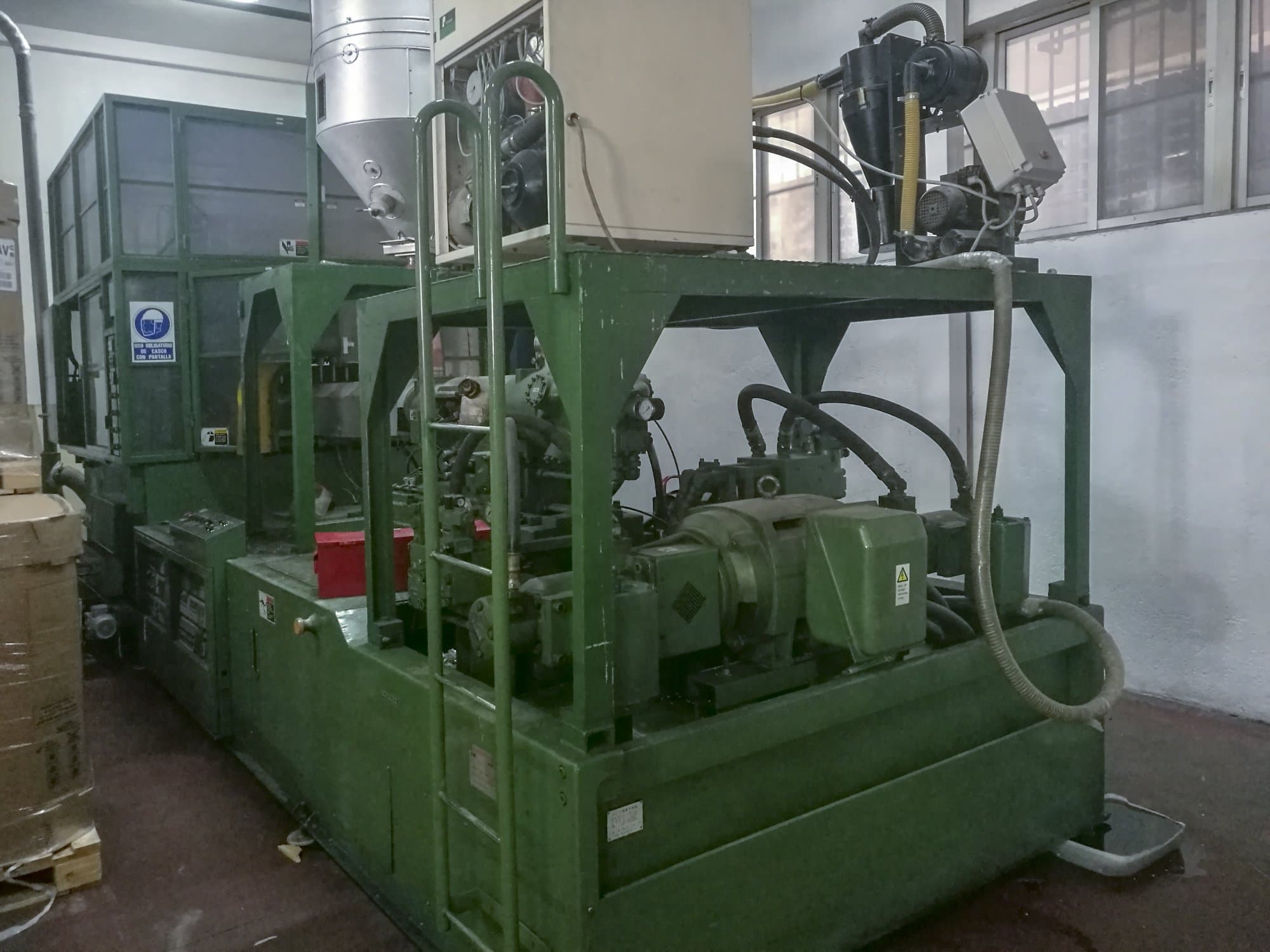 Widok z prawej maszyny NISSEI ASB 650 NHII