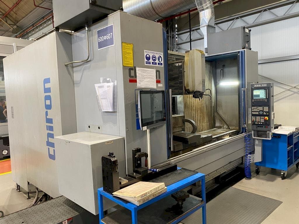 Widok z przodu maszyny CHIRON MILL 2000