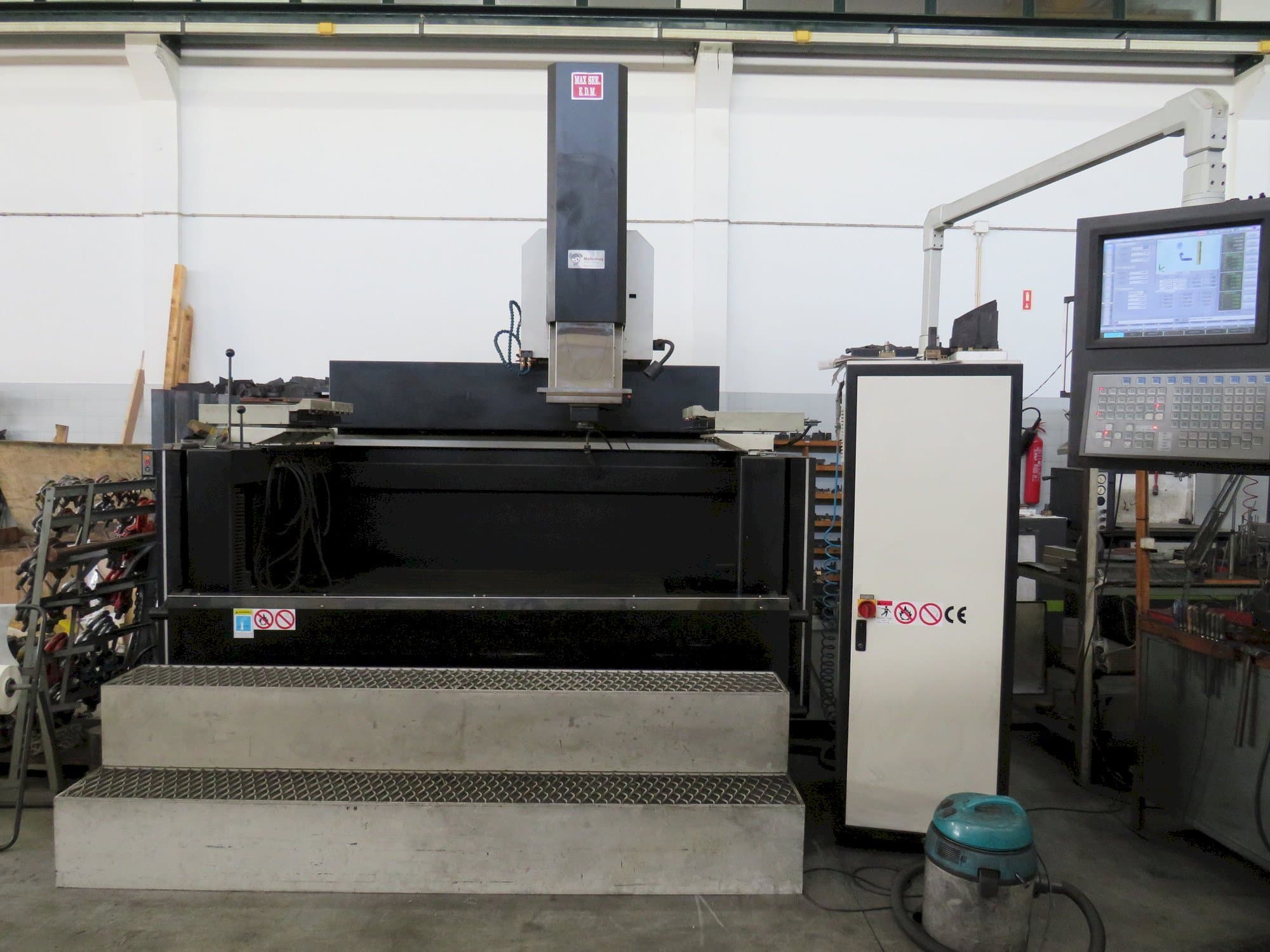 Widok z przodu maszyny MAXSEE INDUSTRY CNC P66 100A