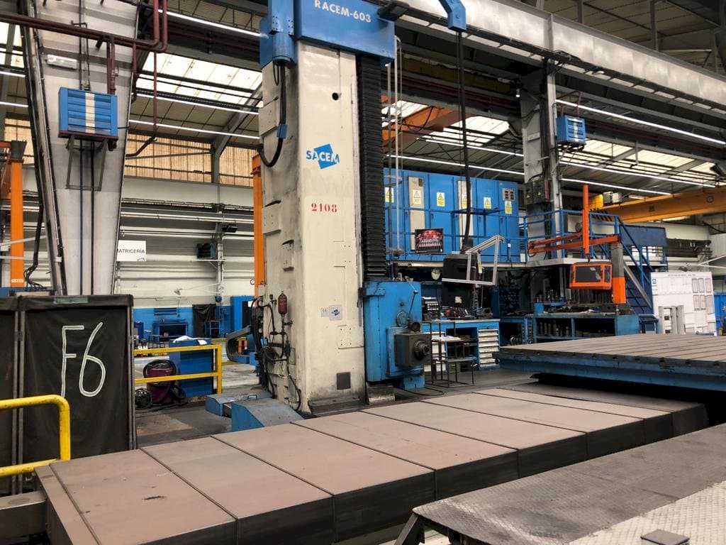 Widok z przodu maszyny Sacem									 Racem-603