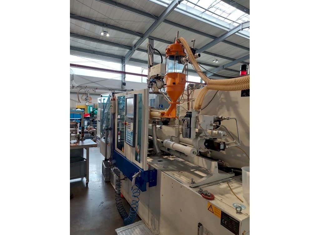 Widok z przodu maszyny Krauss Maffei 80-180 CX