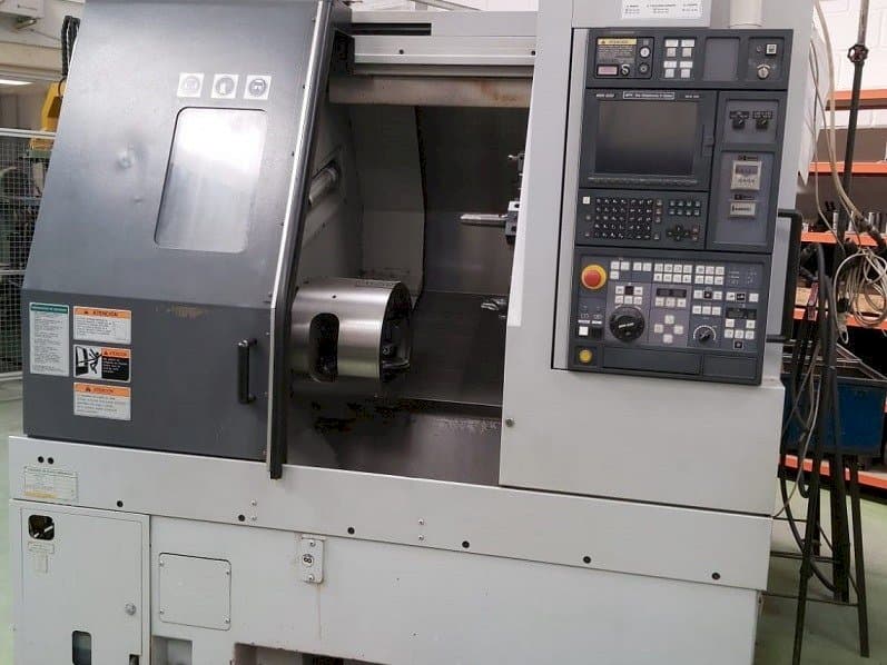 Widok z przodu maszyny MORI SEIKI CL-253B