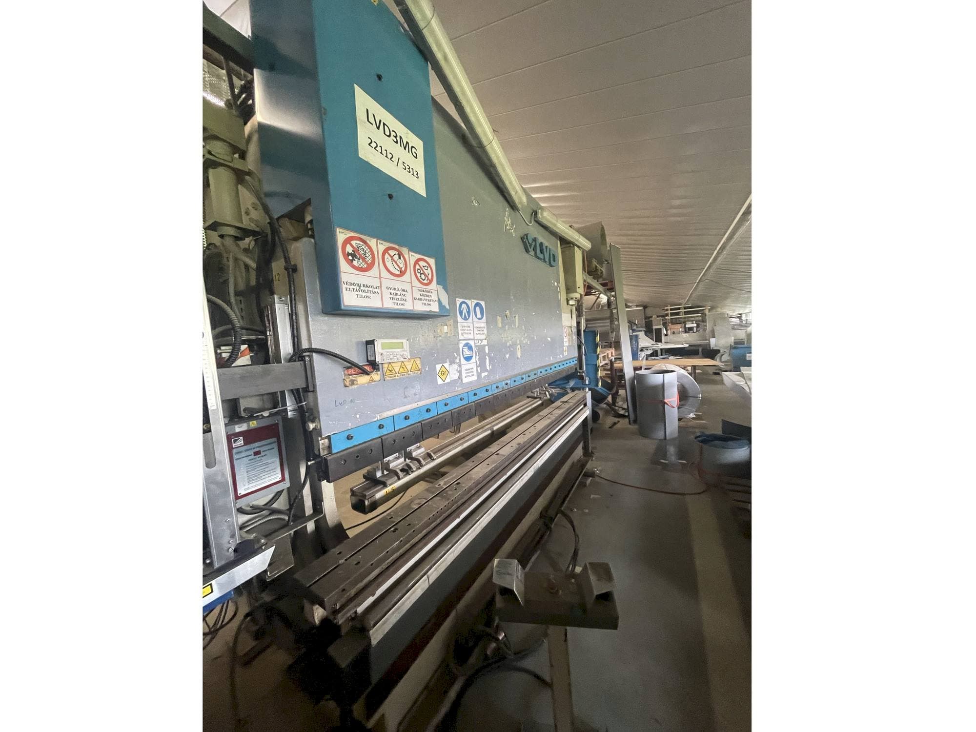 Widok z przodu maszyny LVD Ppeb 110/30