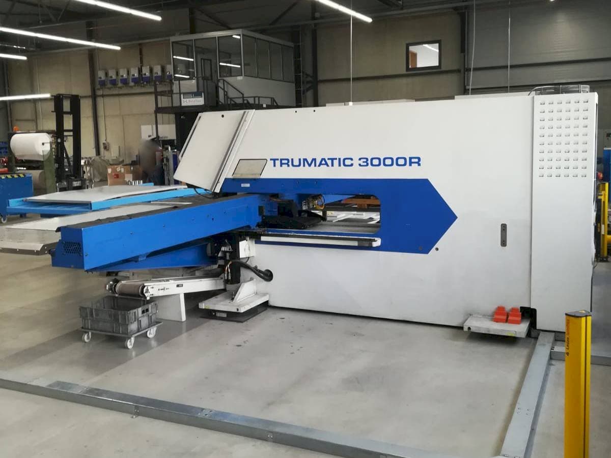 Widok z przodu maszyny Trumpf Trumatic 3000R