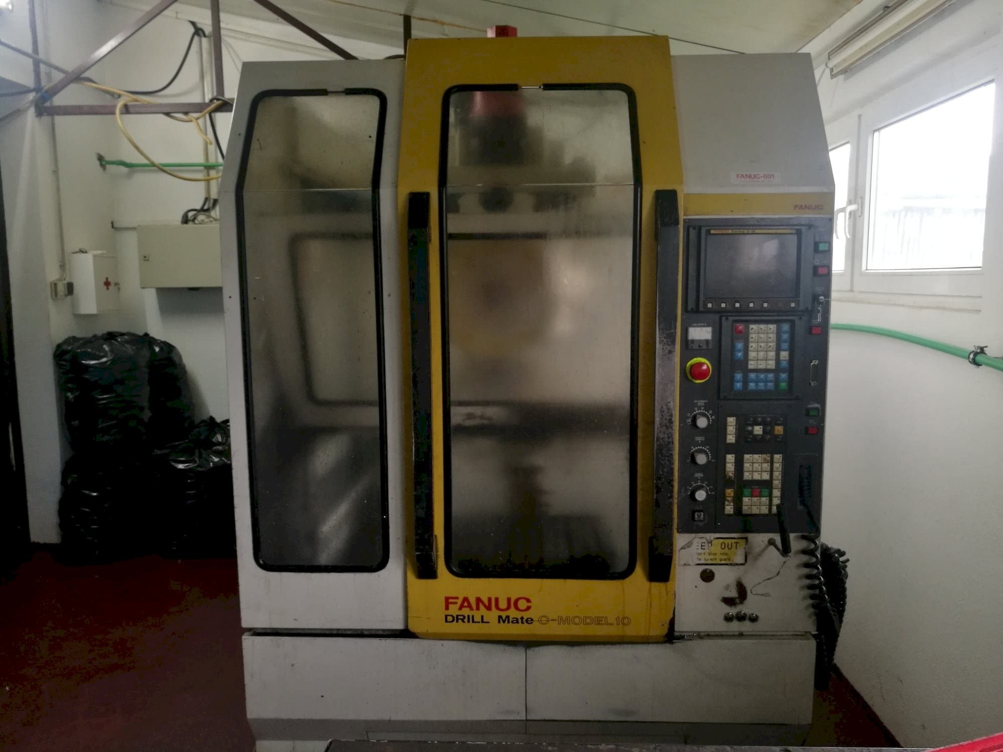 Widok z przodu maszyny FANUC DRILL MATE C-MODEL 10