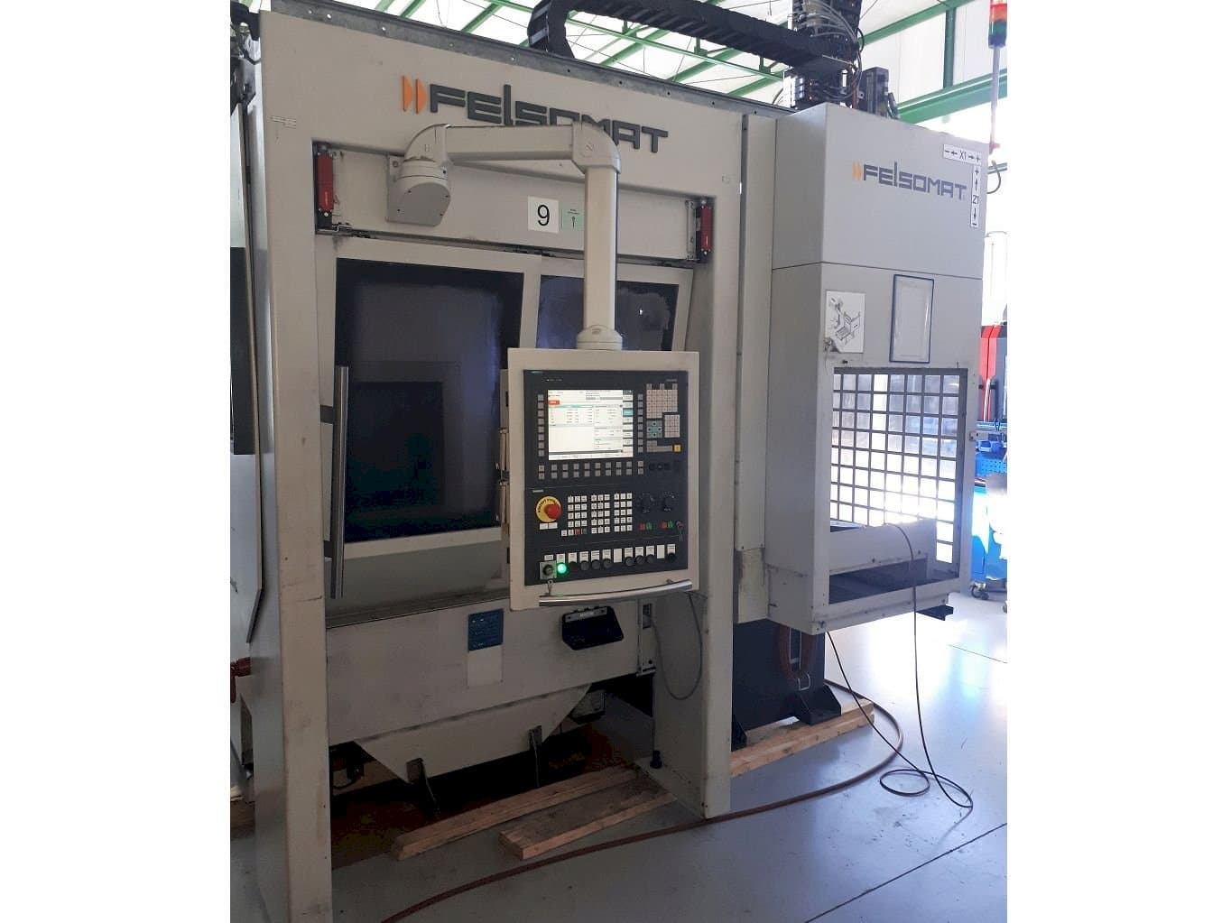 Widok z przodu maszyny Felsomat FTC 160