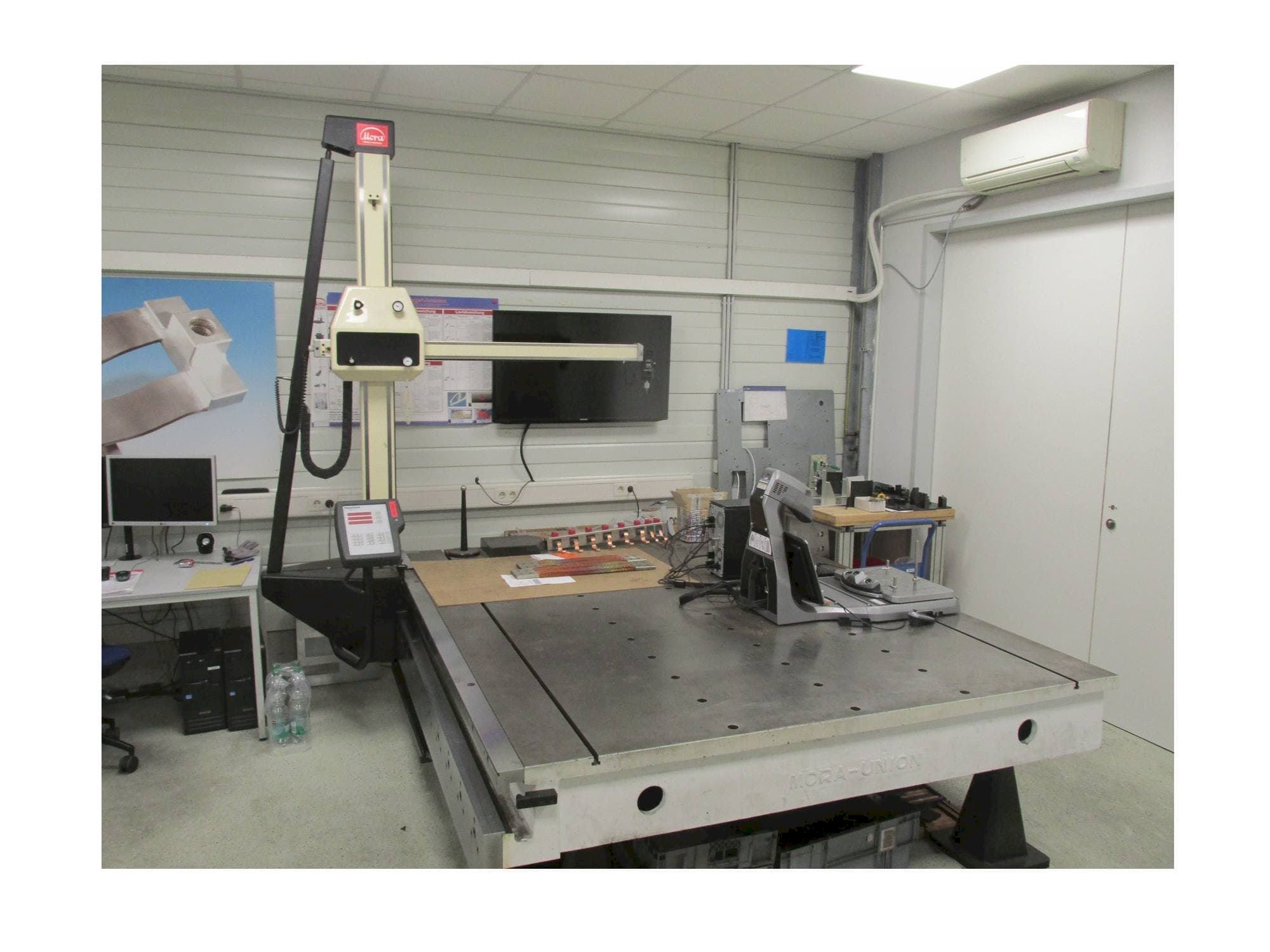 Widok z przodu maszyny Mora Console Version Assistant