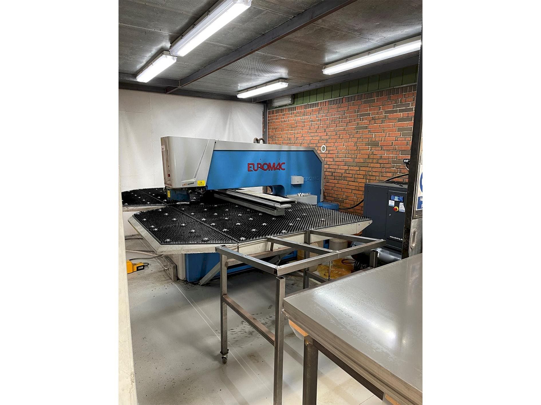 Widok z przodu maszyny Euromac ZX 1250/30