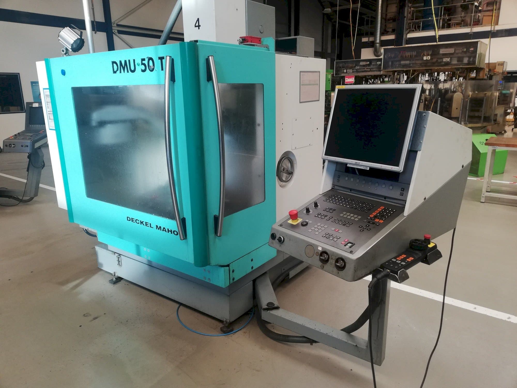 Widok z przodu maszyny DECKEL MAHO DMU 50T