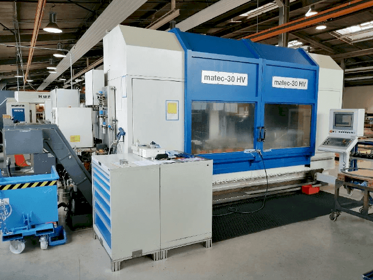 Widok z przodu maszyny Matec 30 HV