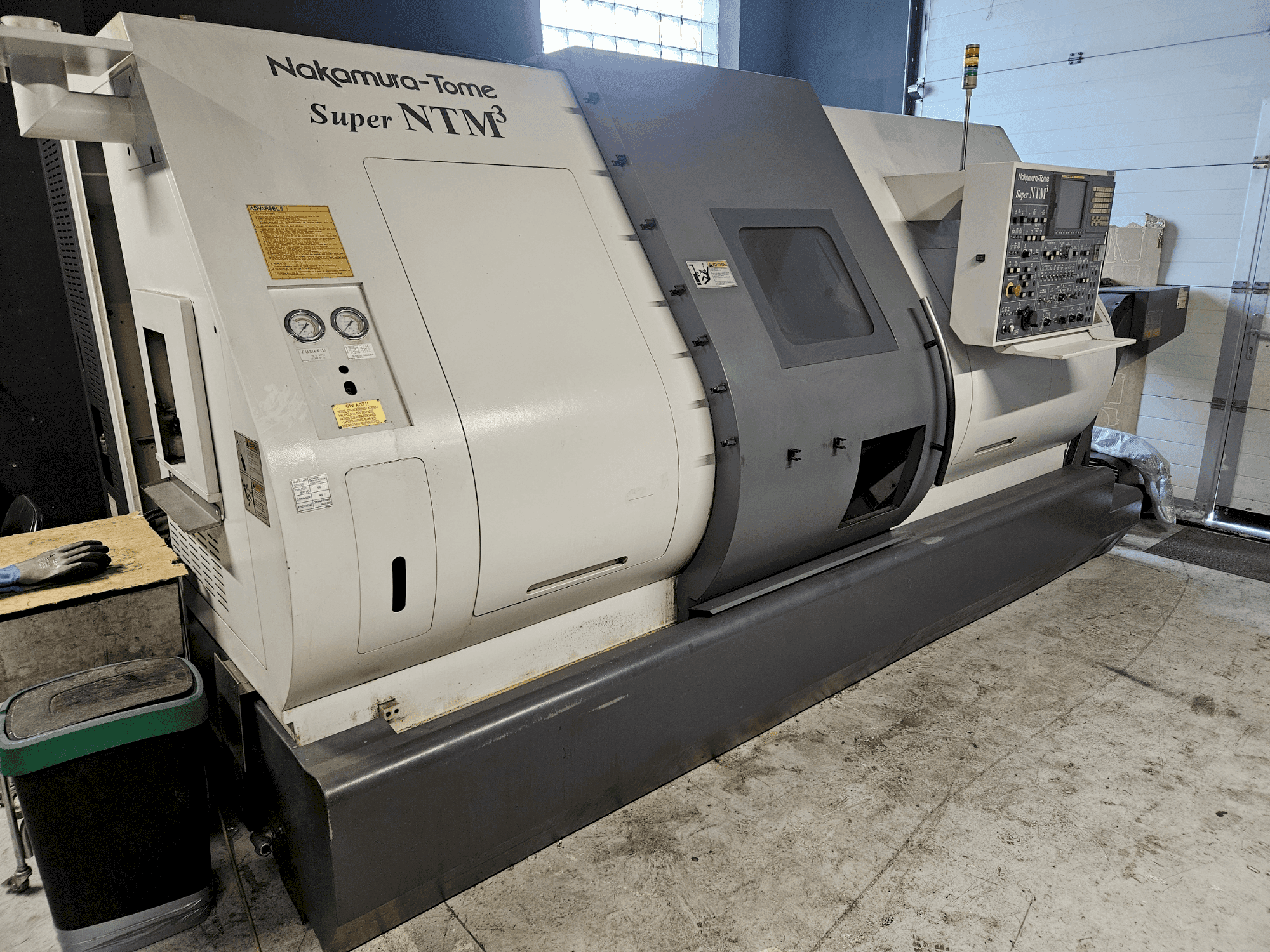 Widok z przodu maszyny NAKAMURA-TOME Super NTM3