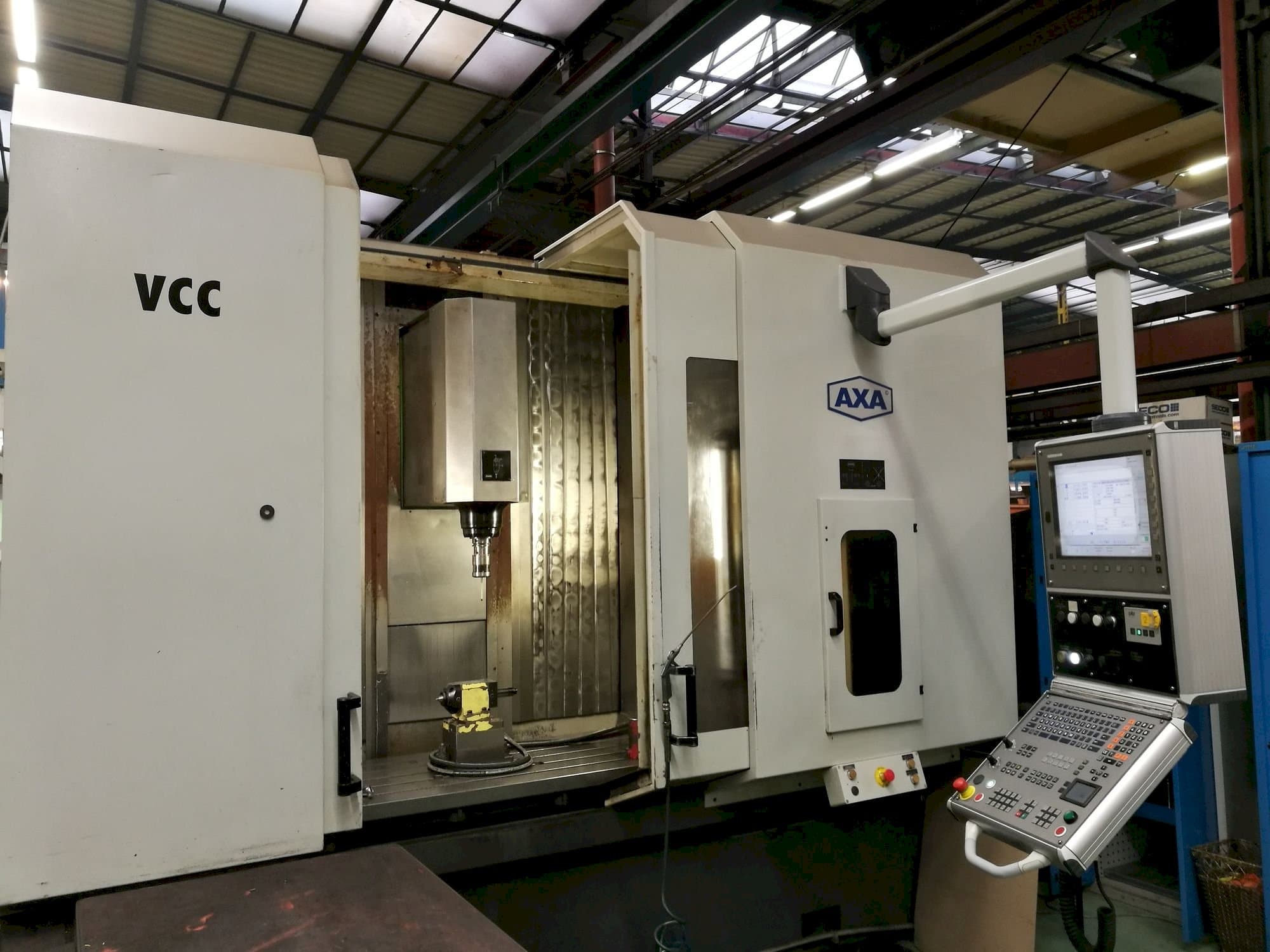 Widok z przodu maszyny AXA VCC 1200