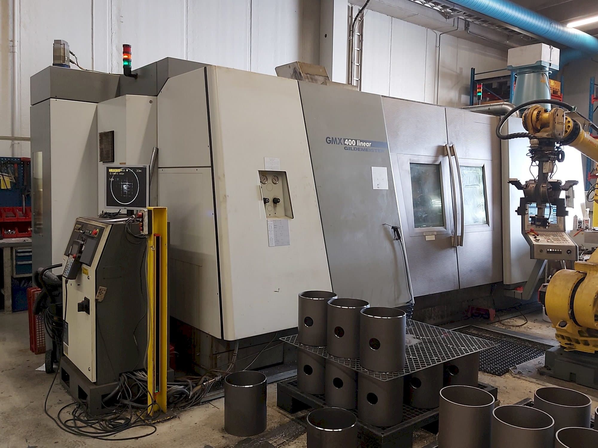 Widok z przodu maszyny Gildemeister GMX 400 Linear