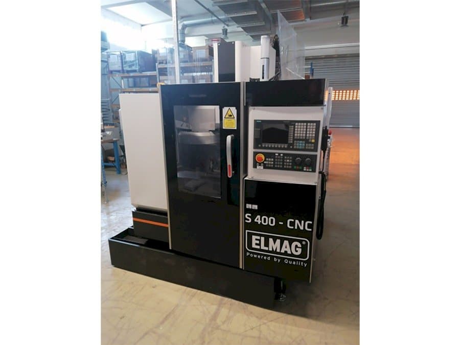 Widok z przodu maszyny ELMAG S 400 CNC