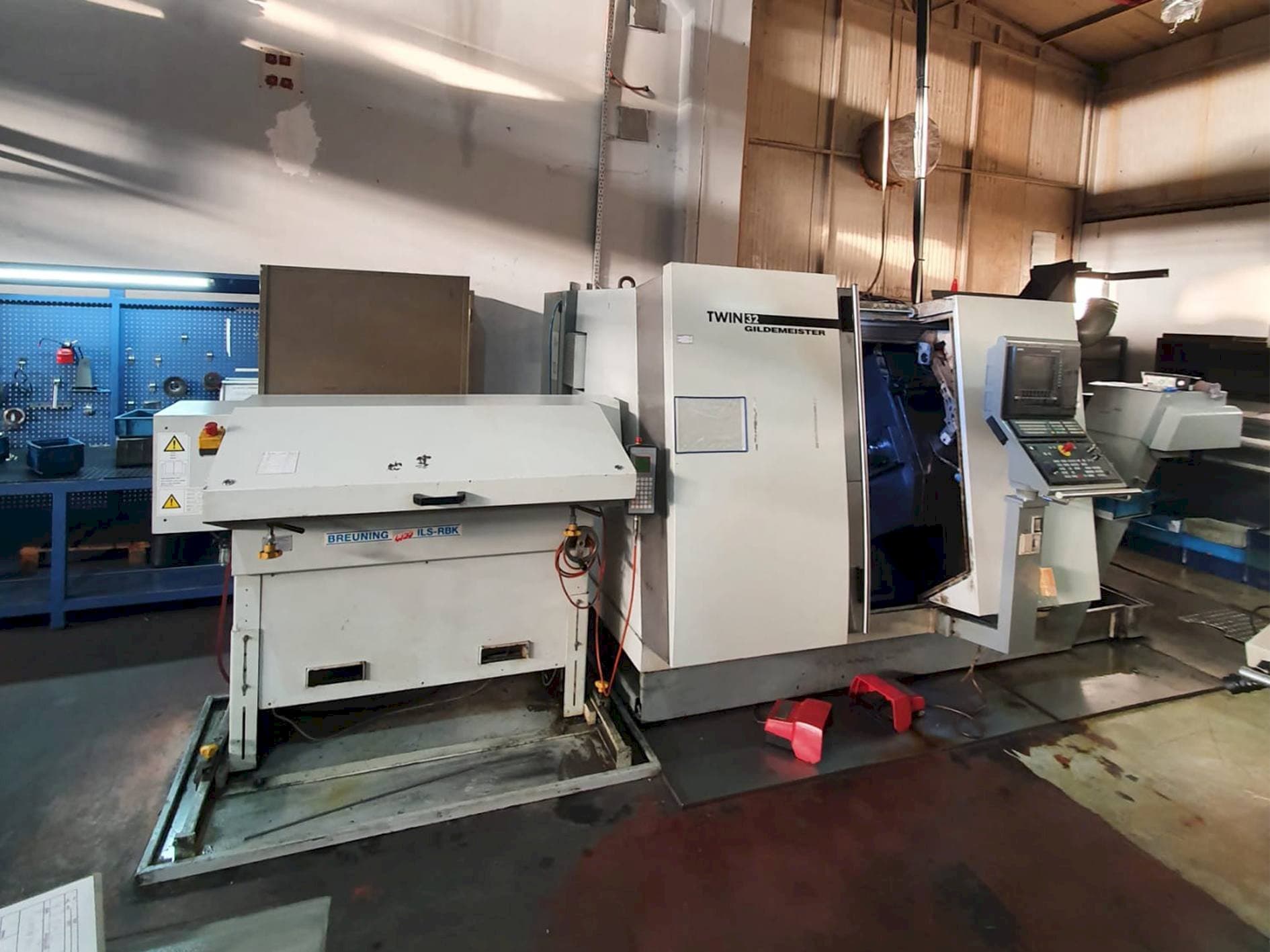 Widok z przodu maszyny Gildemeister TWIN 32