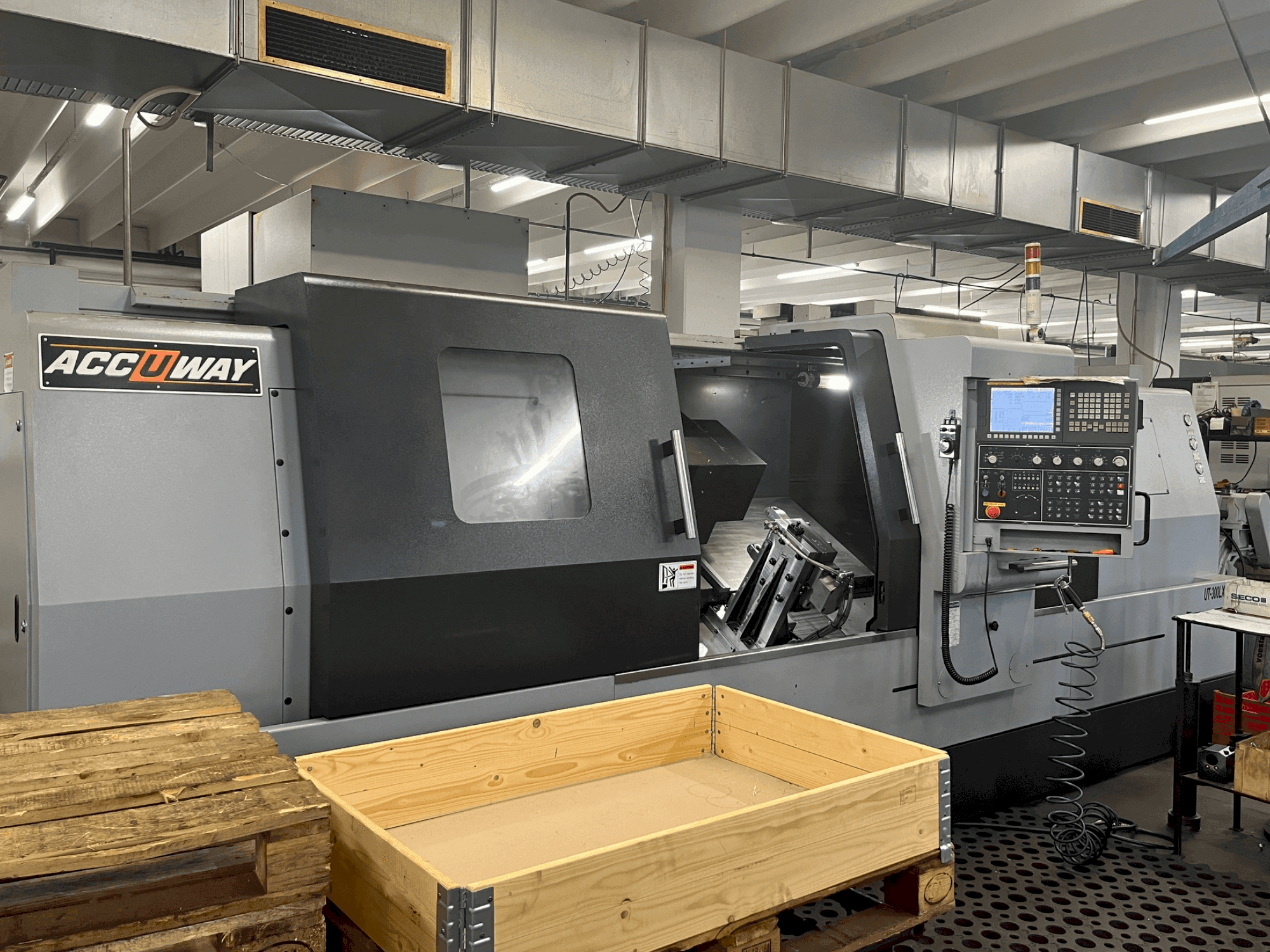 Widok z przodu maszyny ACCUWAY UT-300LX2M