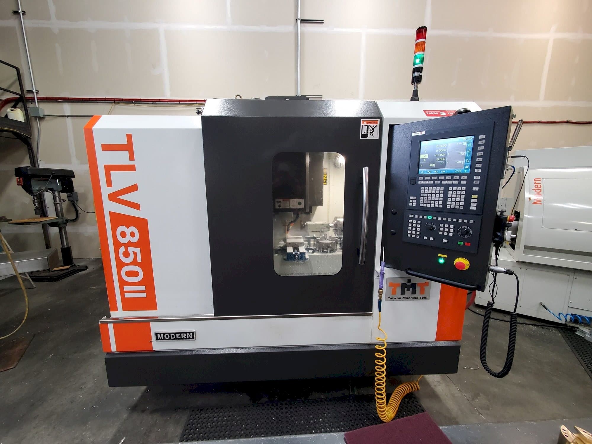 Widok z przodu maszyny Modern TLV-85011