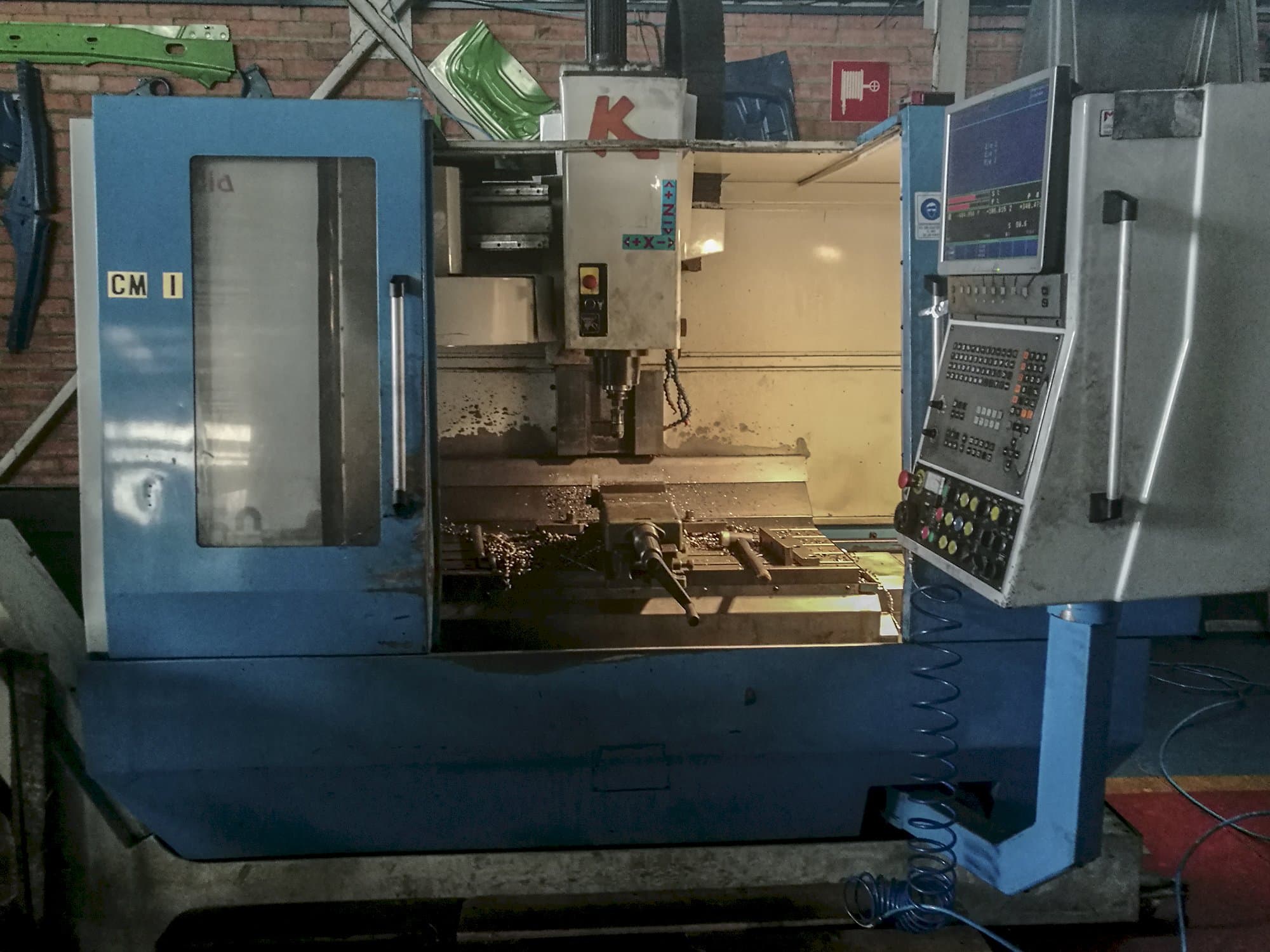 Widok z przodu maszyny KONDIA B-1050