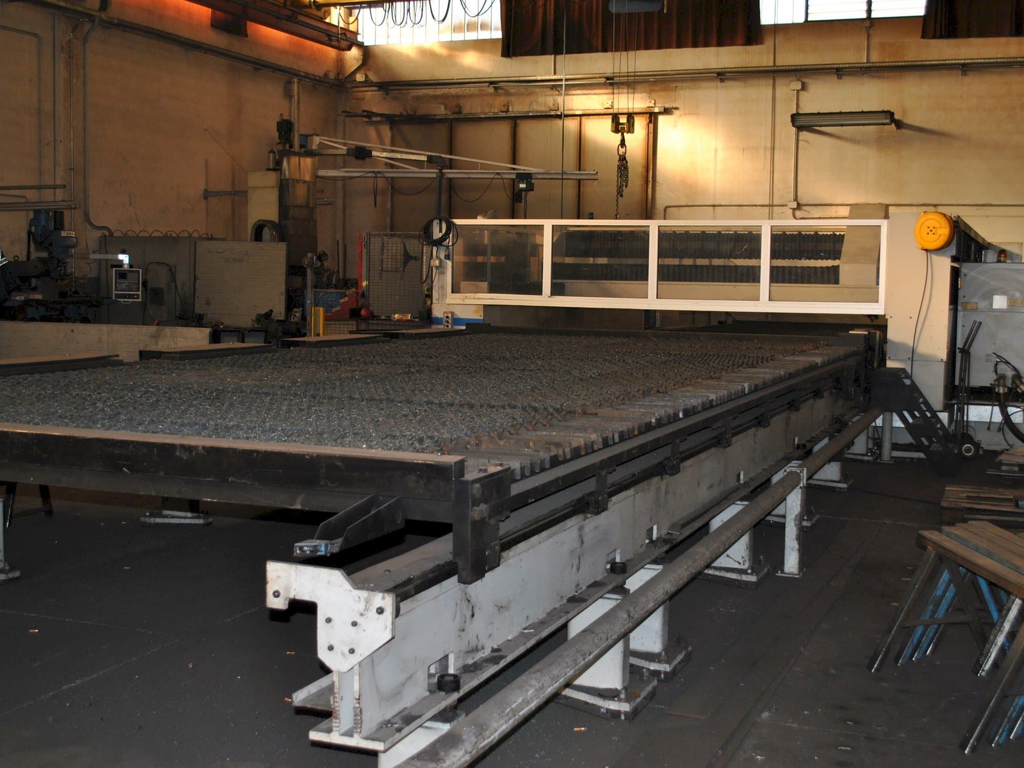 Widok z przodu maszyny LVD IMPULS 8031