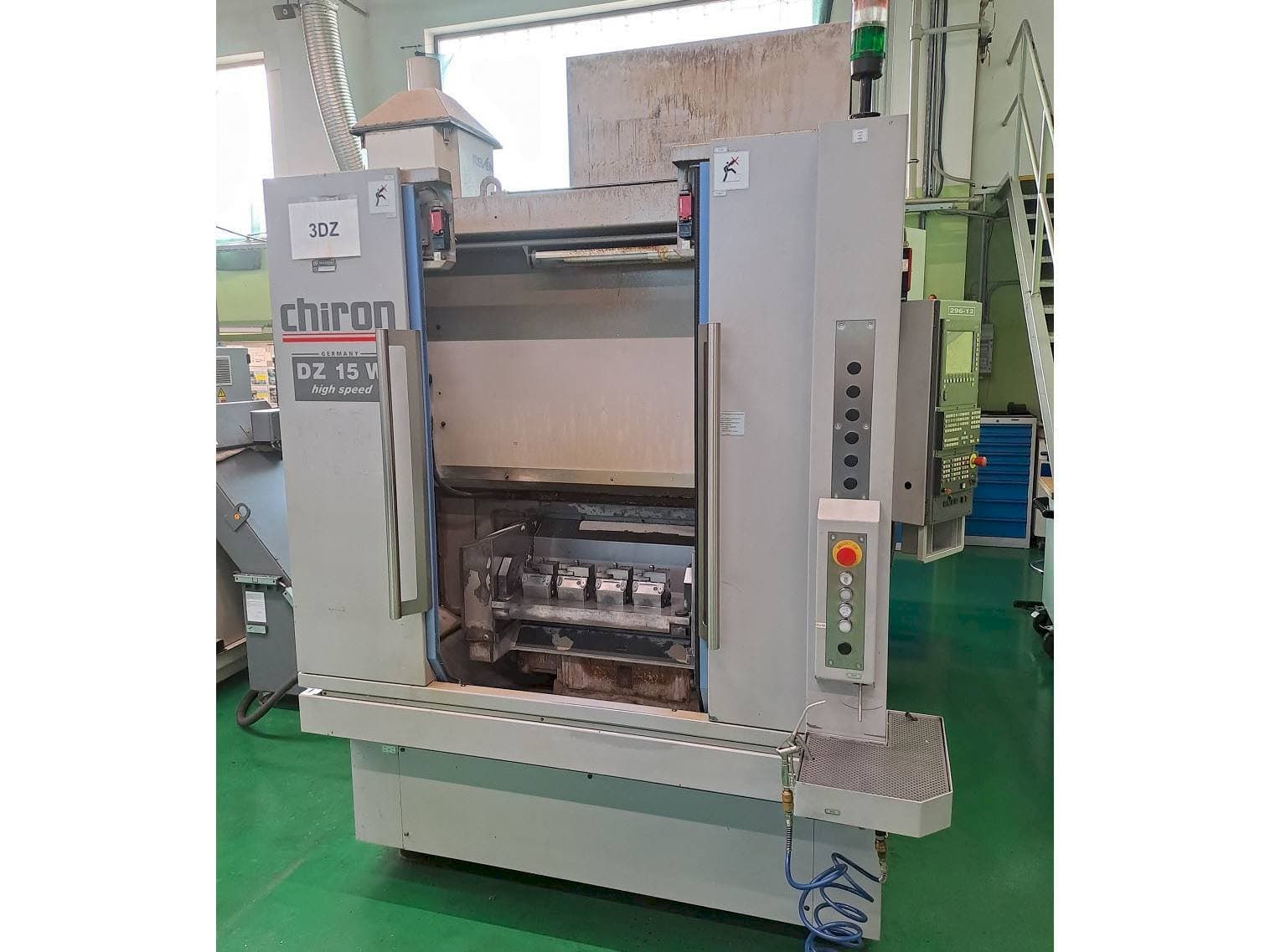 Widok z przodu maszyny CHIRON DZ 15W HS