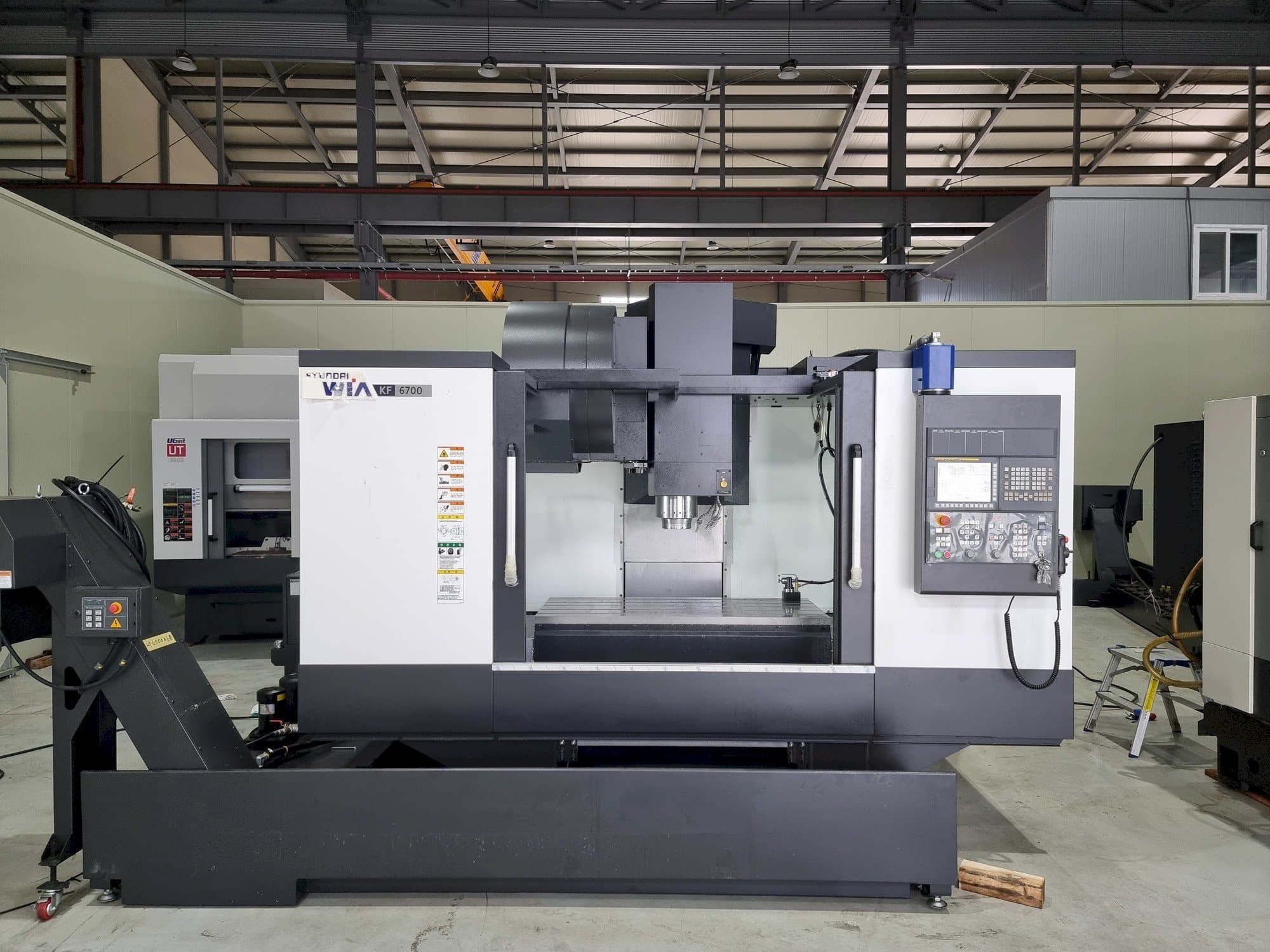 Widok z przodu maszyny Hyundai Wia KF 6700