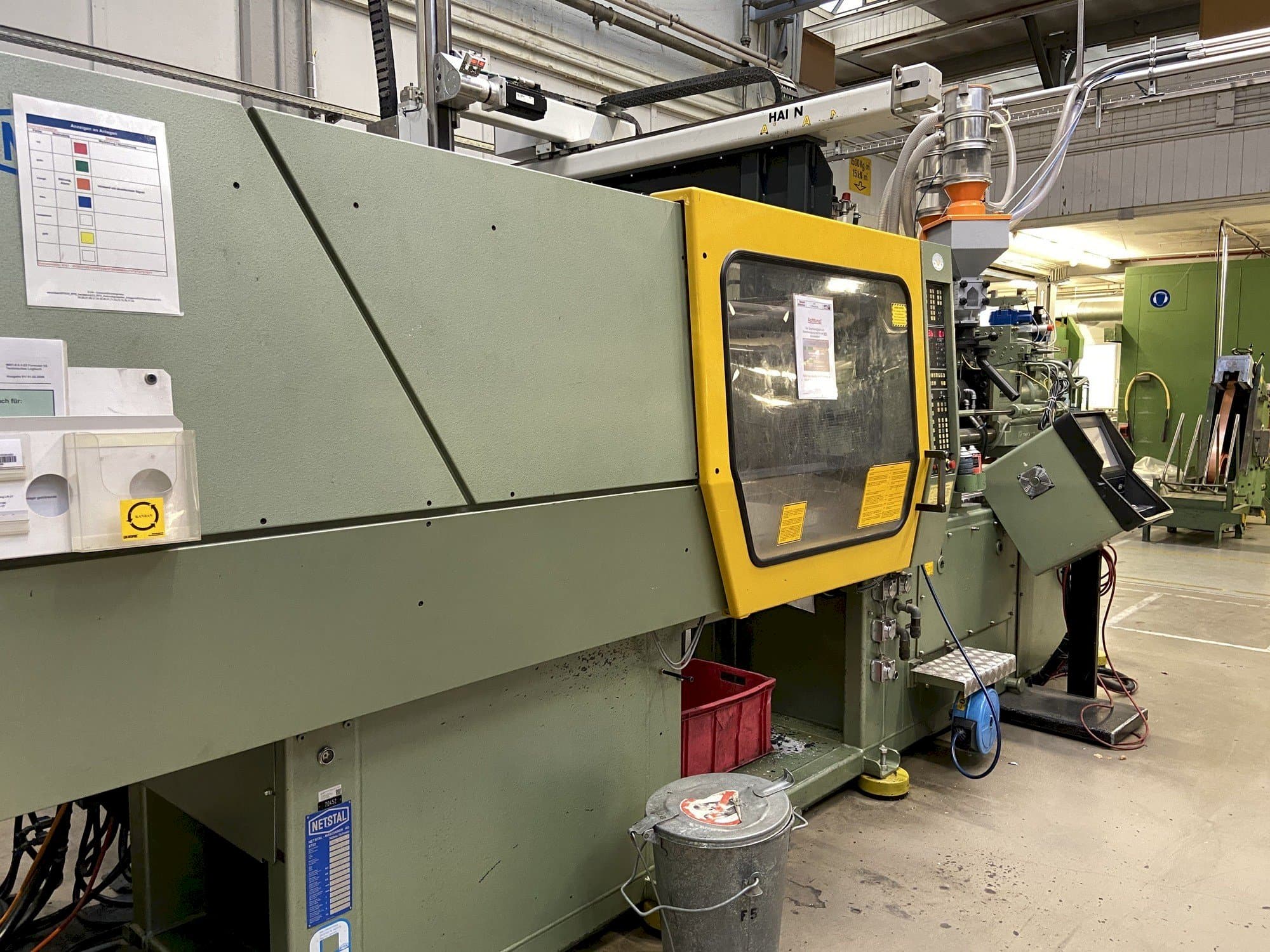 Widok z przodu maszyny Netstal Synergy 1500K/460