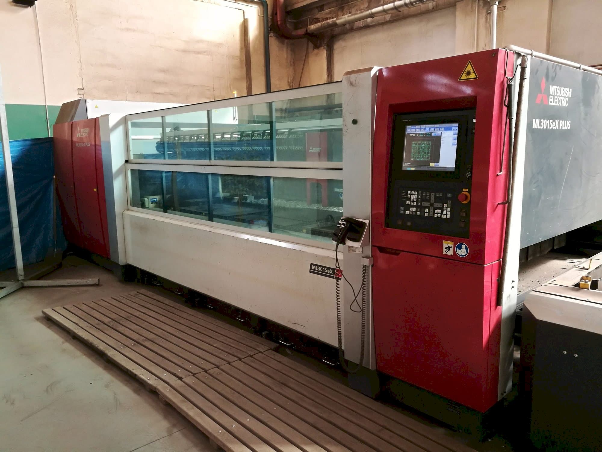 Widok z przodu maszyny Mitsubishi ML3015eX(S2)-45CF-R