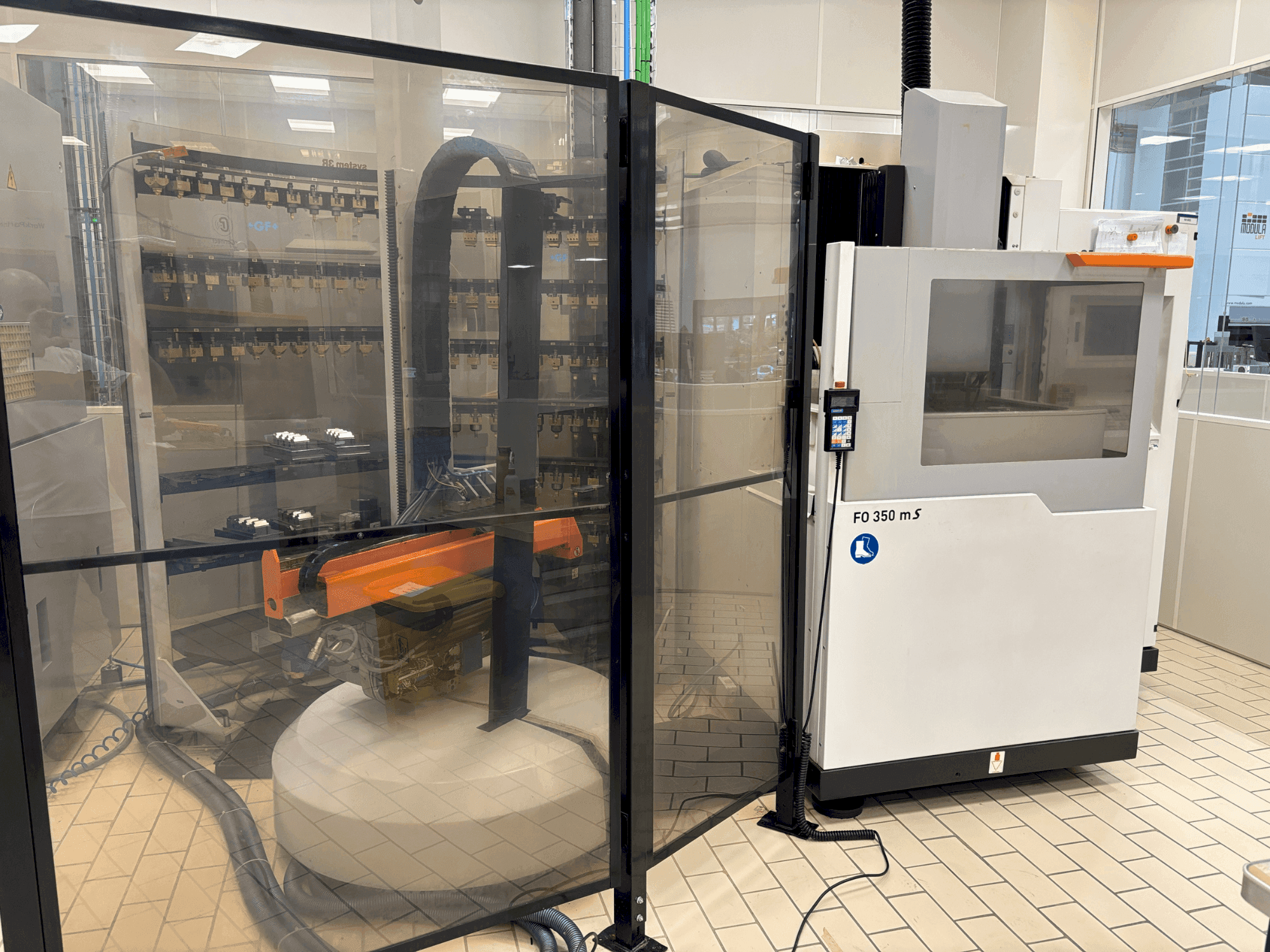 Widok z przodu maszyny CHARMILLES ROBOFORM 350