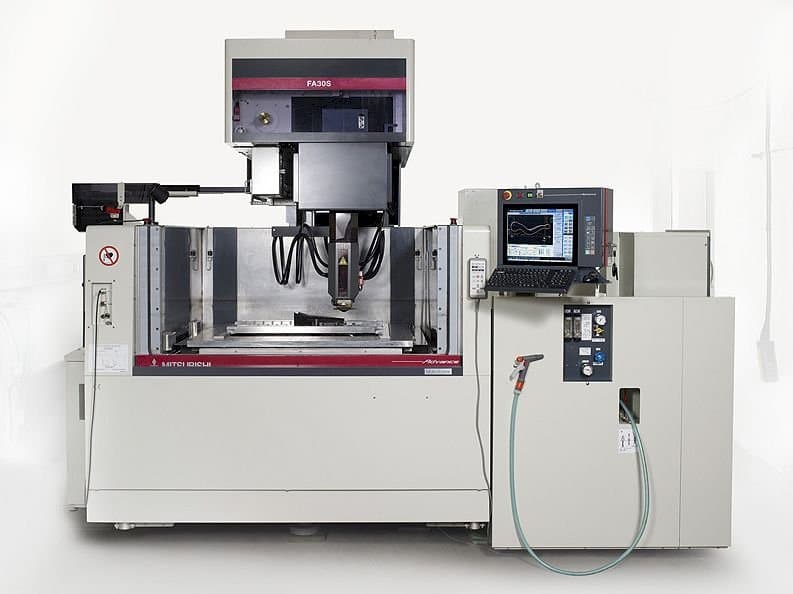 Widok z przodu maszyny Mitsubishi FA 30S Advance