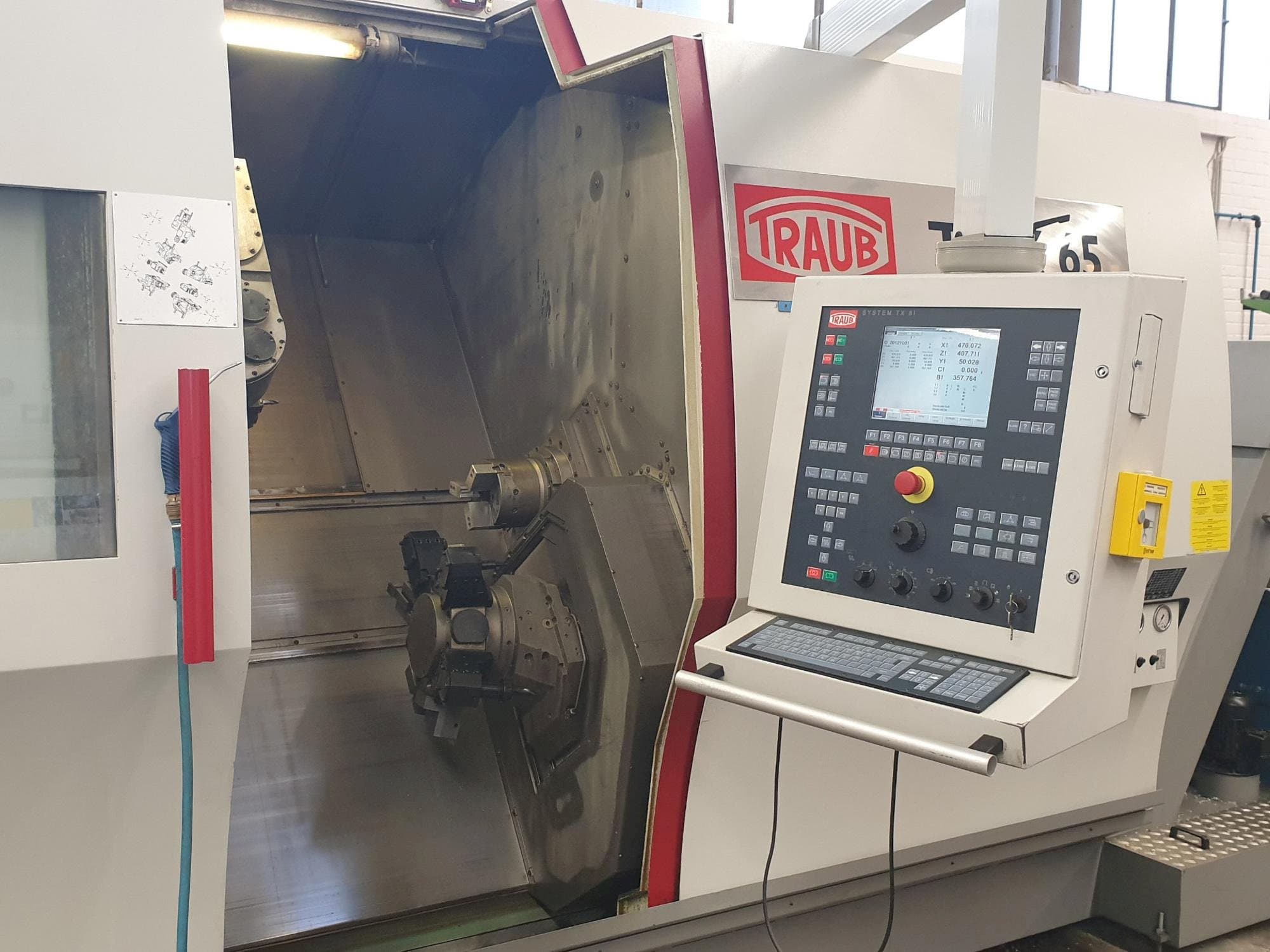 Widok z przodu maszyny TRAUB TNX 65