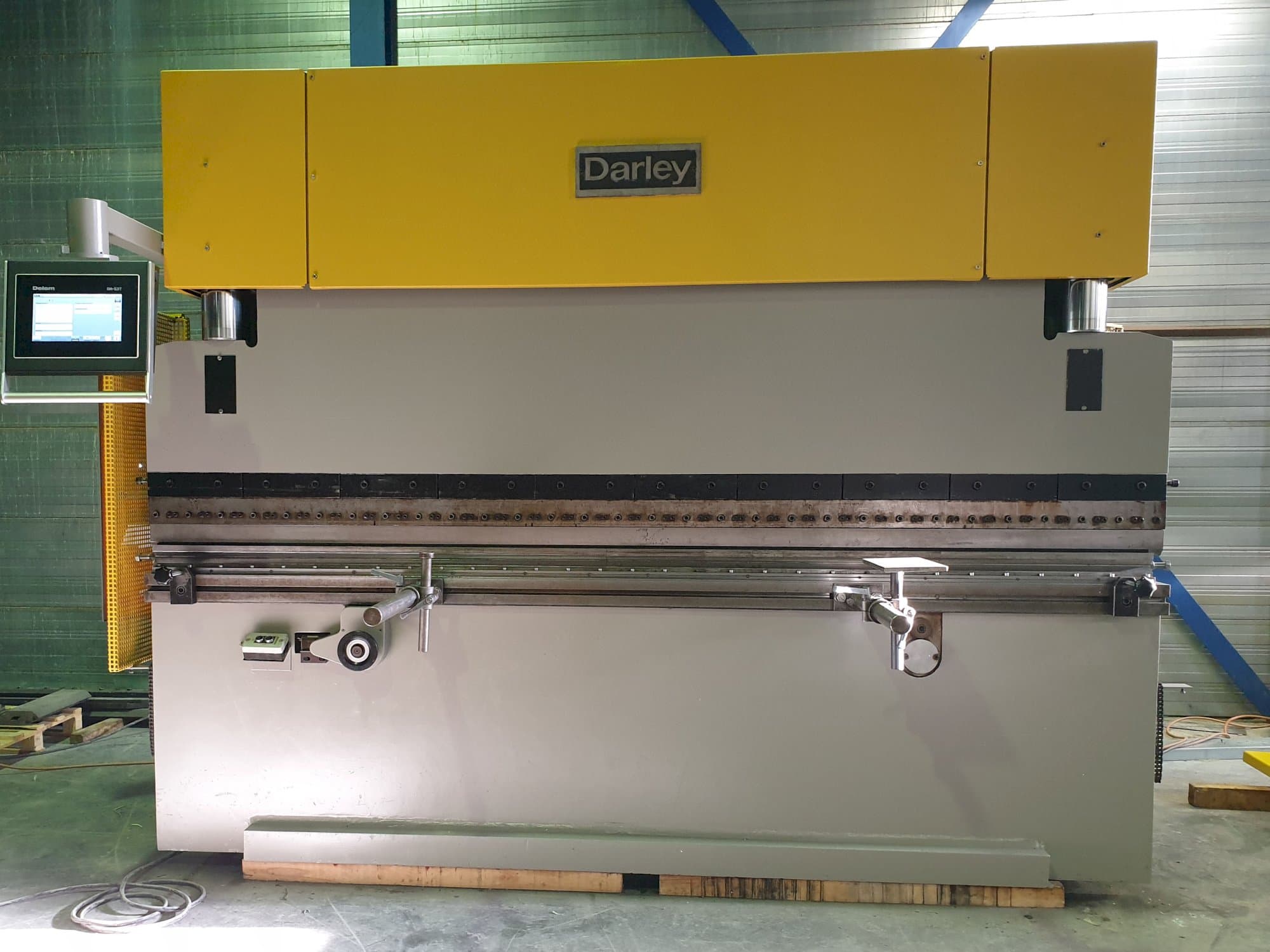 Widok z przodu maszyny Darley EHP 80 31/25